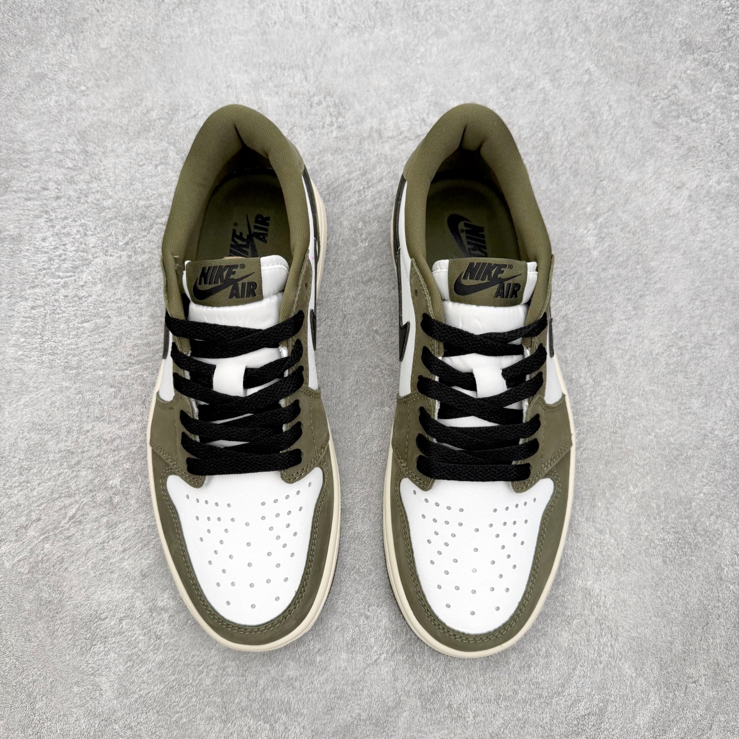图片[2]-＃DT纯原 Air Jordan AJ1 Retro Low OG 低帮 橄榄绿 HQ6998-200 外贸特供 原楦原纸板开发 极致一眼正品既视感 原厂皮料 原厂拉帮工艺 全部采用原厂电脑车 针距 边距完全同步原鞋 特供皮料一致原鞋 鞋面清洁度最高QC检验标准 控制溢胶 飞翼3D高频深度立体 鞋盒、防尘纸 均采购来自原厂 尺码：36 36.5 37.5 38 38.5 39 40 40.5 41 42 42.5 43 44 44.5 45 46 47.5-选品中心