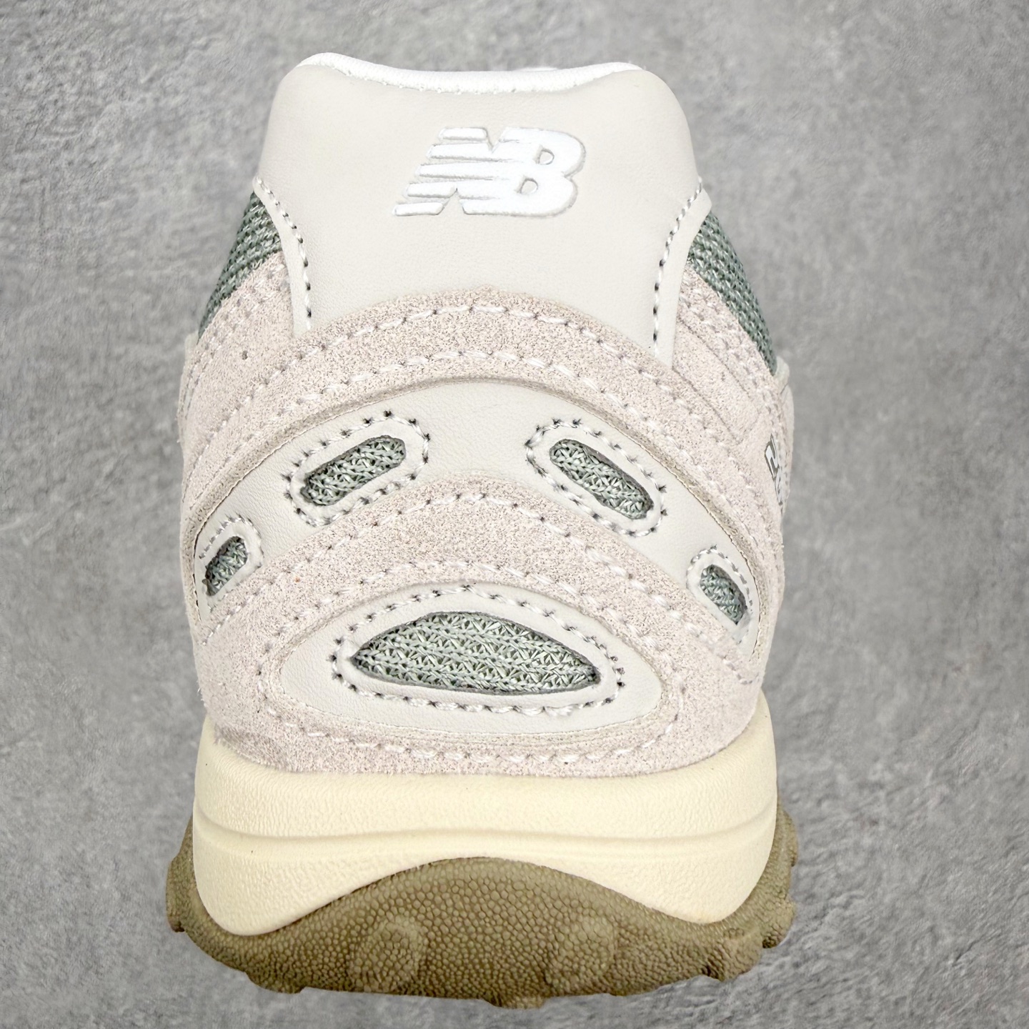 New Balance NB204L 舒适百搭耐磨轻便低帮 生活休闲鞋 男女同款 尺码：36 37 37