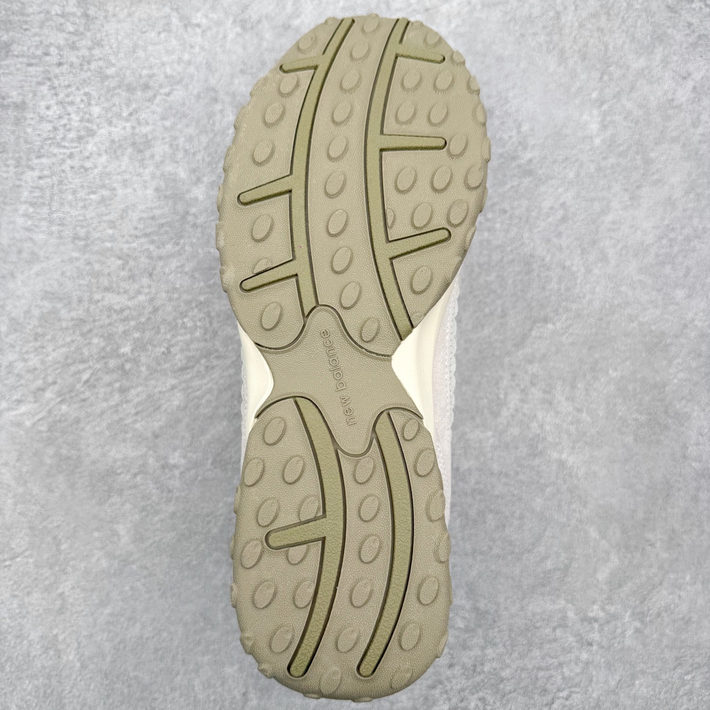 New Balance NB204L 舒适百搭耐磨轻便低帮 生活休闲鞋 男女同款 尺码：36 37 37