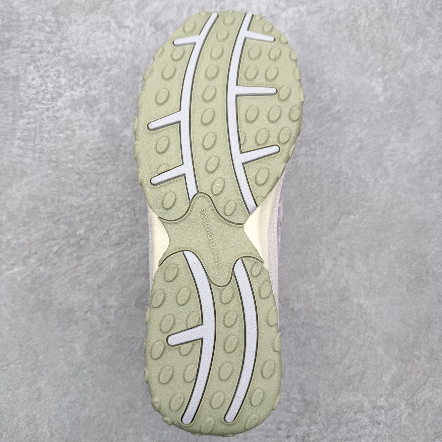 New Balance NB204L 舒适百搭耐磨轻便低帮 生活休闲鞋 男女同款 尺码：36 37 37