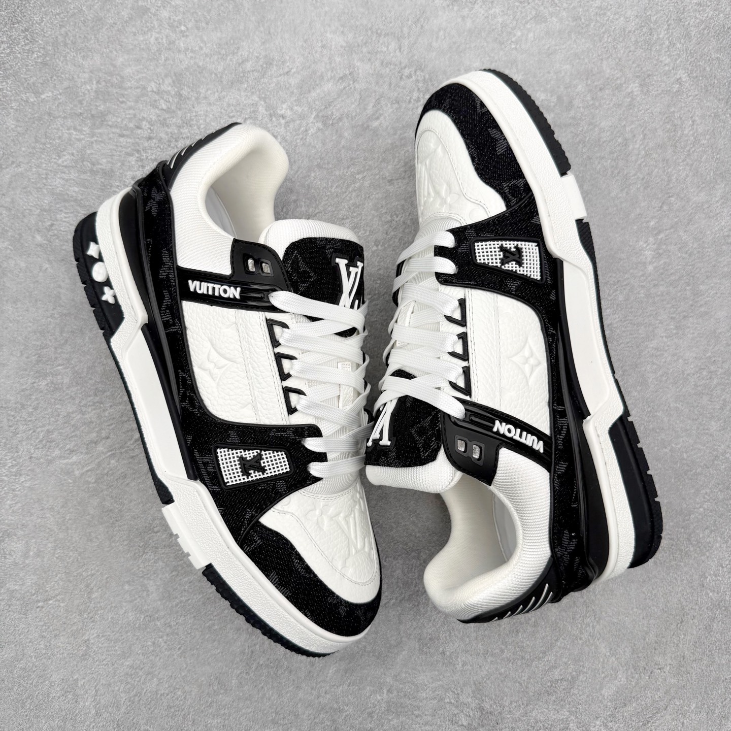 图片[3]-＃F版 Louis Vuitton Trainer lv时装走秀运动鞋 完美鞋型超高的清洁度 零毛边线头瑕疵 全套原楦原纸版原鞋开模 全网最具灵魂的版型 正确原装黄色鞋盒 正确中底印花 鞋面印花3D高频深度立体 全鞋电脑针车 紧密相连 针距密度一致 环保乳胶注塑鞋垫 厚度脚感还原原版 皮面裁剪部位 统一油边封口工艺 原装橡胶大底含胶量大底组合零偏差 专柜全套包装 防尘袋 说明书 质保卡 男女鞋 尺码：35 36 37 38 39 40 41 42 43 44 45-选品中心