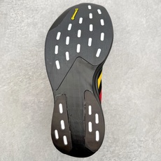 AD Adizero EVO SL M 马拉松竞速专业跑鞋 CELERMESH针织网面非常轻薄 纤维间的 AD Adizero EVO SL M 马拉松竞速专业跑鞋 CELERMESH针织网面非常轻薄 纤维间的