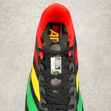 AD Adizero EVO SL M 马拉松竞速专业跑鞋 CELERMESH针织网面非常轻薄 纤维间的 AD Adizero EVO SL M 马拉松竞速专业跑鞋 CELERMESH针织网面非常轻薄 纤维间的