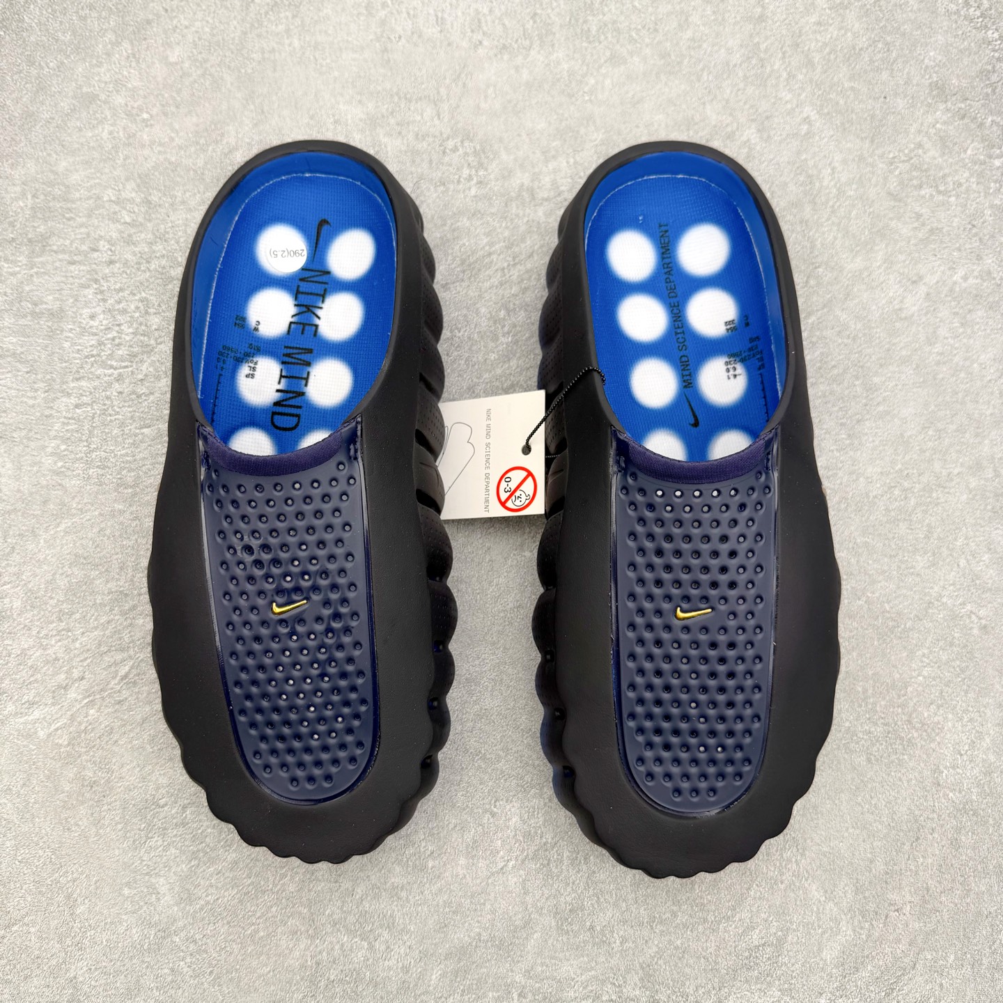 NK Mind 001 舒适贴合科技风无特殊功能包头按摩拖鞋 黑蓝 HQ4307-400 Mind 00