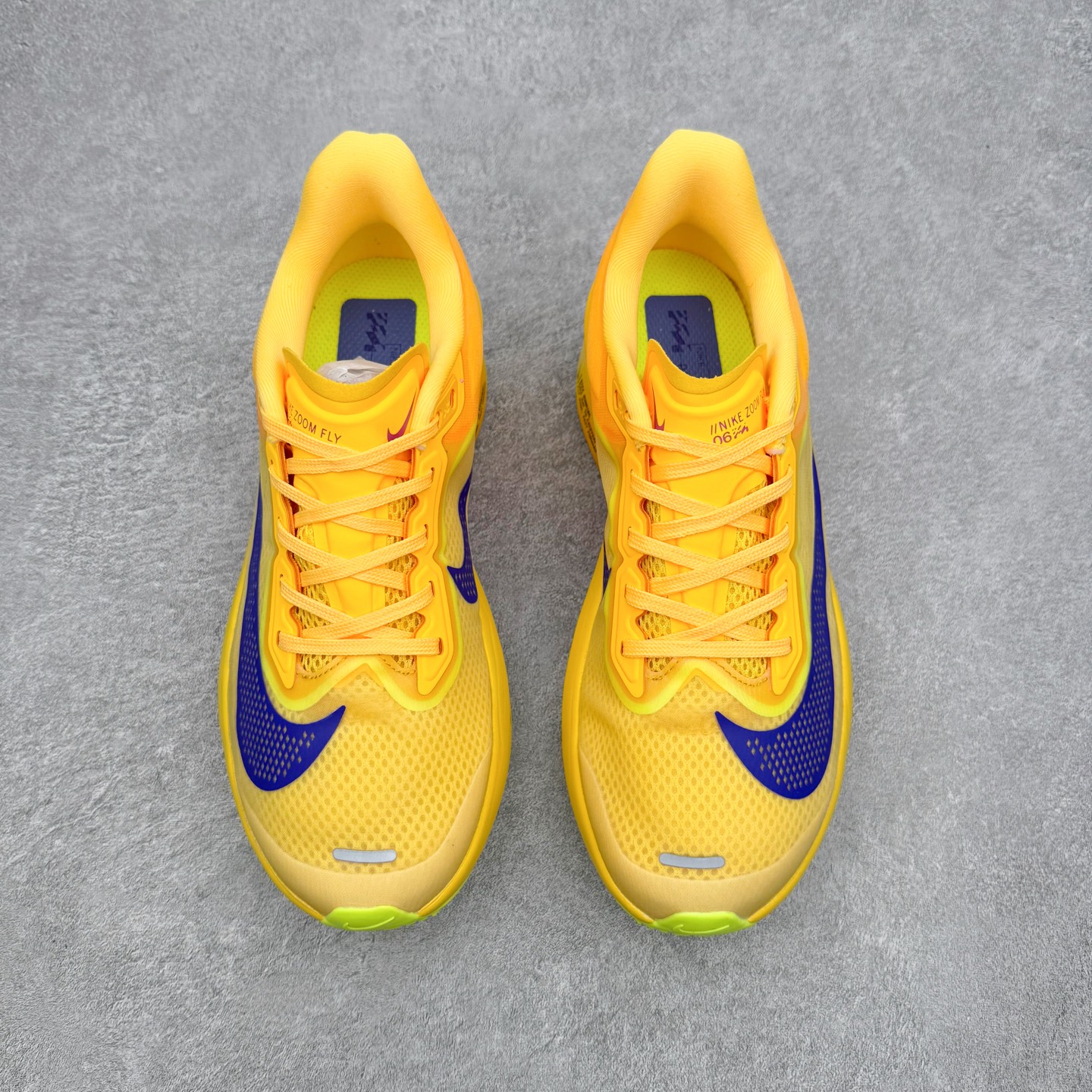 NK ZoomX Invincible Run Flyknit 6 轻量跑鞋 飞织低帮休闲运动慢跑鞋 F