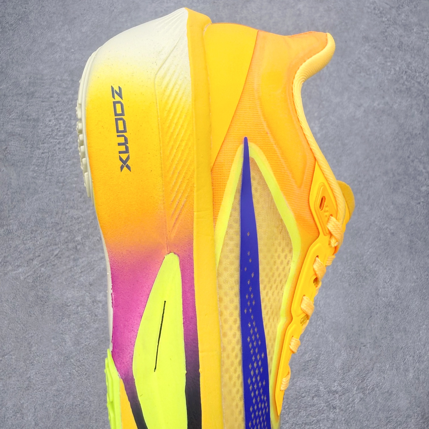 NK ZoomX Invincible Run Flyknit 6 轻量跑鞋 飞织低帮休闲运动慢跑鞋 F