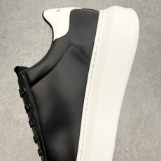 KARL LAGERFELD K/Ikonik 皮革厚底系带低帮 生活休闲鞋 选用优质材料,精细制作。经 KARL LAGERFELD K/Ikonik 皮革厚底系带低帮 生活休闲鞋 选用优质材料,精细制作。经