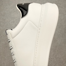 KARL LAGERFELD K/Ikonik 皮革厚底系带低帮 生活休闲鞋 选用优质材料,精细制作。经 KARL LAGERFELD K/Ikonik 皮革厚底系带低帮 生活休闲鞋 选用优质材料,精细制作。经