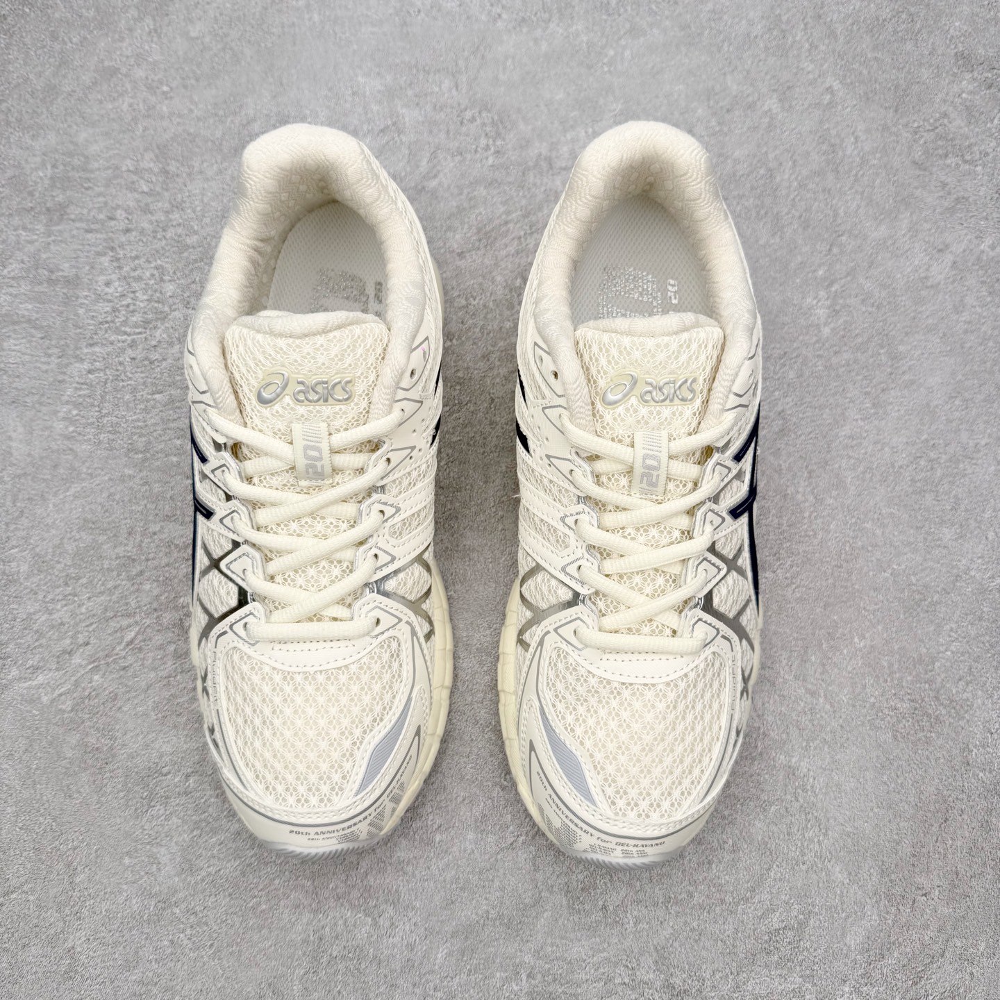 图片[2]-Asics Gel-kayano 20 亚瑟士舒适时尚低帮跑步鞋 GEL-KAYANO 20代问世于2013年以卓越的缓冲性能在长跑领域而闻名 该鞋款拥抱建筑美学 从建筑物和汽车中汲取设计灵感 富有科技感的外观造型 多功能性满足日常生活的使用需求 ASICS（亚瑟士）是日本实业家鬼冢喜八郎创立的跑鞋运动品牌，名字想法源自著名的拉丁谚语“AnimaSana In Corpore Sano”，意为“健全的精神寓于强健的体魄”。正如其名字的含义，ASICS亚瑟士一直坚信保持身体的健康与活力是打造健康快乐的生活方式的最佳途径。亚瑟士的跑鞋、篮球鞋等系列集专业与美貌于一身，拥有极高的热度。2016年，ASICS在“2016年日本最佳全球品牌”排行榜名列第17名。尺码：36 37 37.5 38 39 39.5 40 40.5 41.5 42 42.5 43.5 44 44.5 45-选品中心