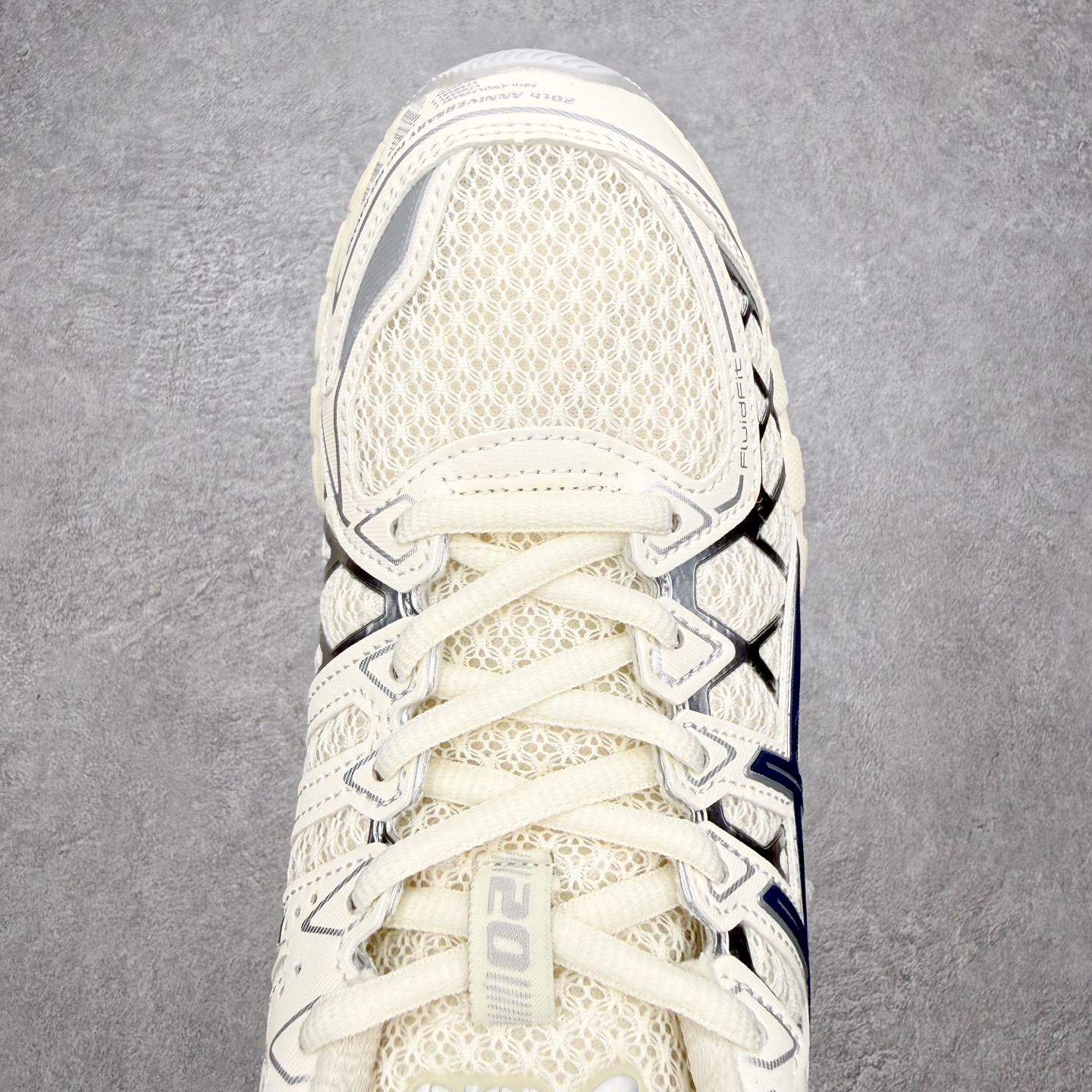 图片[4]-Asics Gel-kayano 20 亚瑟士舒适时尚低帮跑步鞋 GEL-KAYANO 20代问世于2013年以卓越的缓冲性能在长跑领域而闻名 该鞋款拥抱建筑美学 从建筑物和汽车中汲取设计灵感 富有科技感的外观造型 多功能性满足日常生活的使用需求 ASICS（亚瑟士）是日本实业家鬼冢喜八郎创立的跑鞋运动品牌，名字想法源自著名的拉丁谚语“AnimaSana In Corpore Sano”，意为“健全的精神寓于强健的体魄”。正如其名字的含义，ASICS亚瑟士一直坚信保持身体的健康与活力是打造健康快乐的生活方式的最佳途径。亚瑟士的跑鞋、篮球鞋等系列集专业与美貌于一身，拥有极高的热度。2016年，ASICS在“2016年日本最佳全球品牌”排行榜名列第17名。尺码：36 37 37.5 38 39 39.5 40 40.5 41.5 42 42.5 43.5 44 44.5 45-选品中心