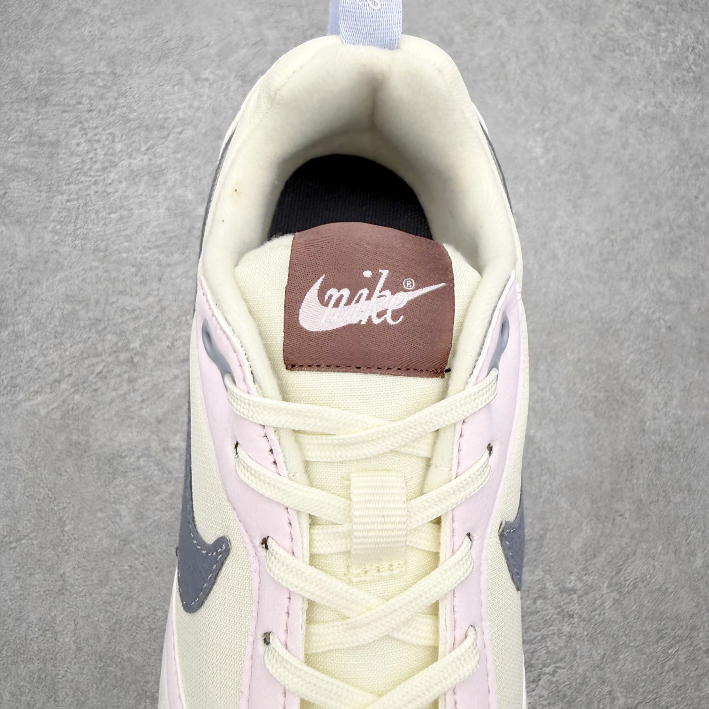 NK Air Max Dawn 黎明系列低帮气垫百搭休闲运动慢跑鞋 IQ7603-001 采用柔软翻毛皮