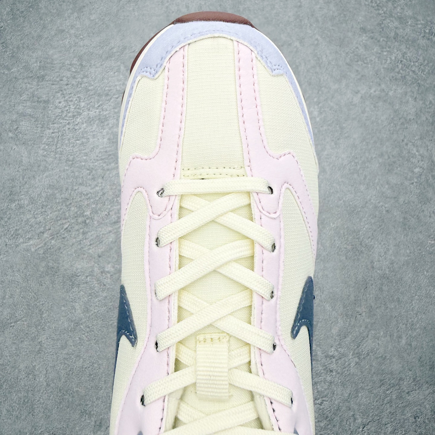 NK Air Max Dawn 黎明系列低帮气垫百搭休闲运动慢跑鞋 IQ7603-001 采用柔软翻毛皮