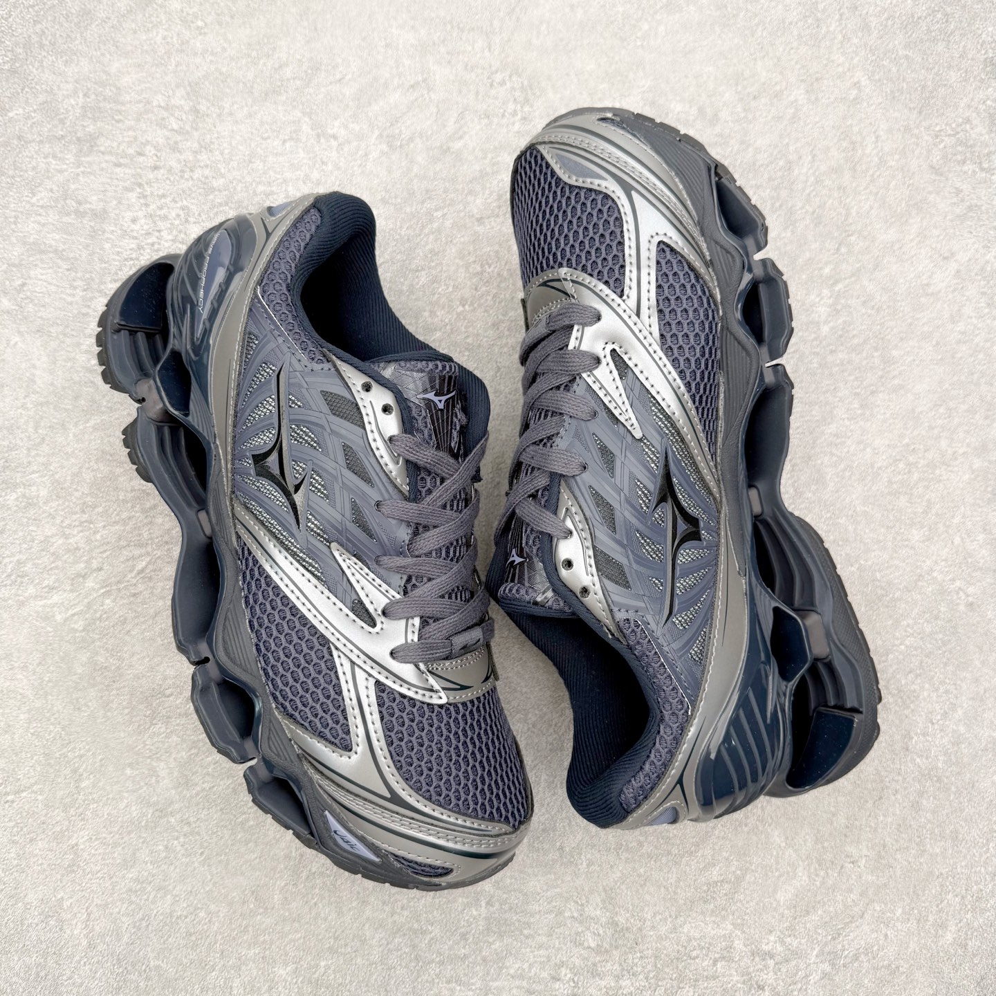 图片[3]-#XN 美津浓 Mizuno Wave Prophecy LS 机械缓震跑鞋 南美特供批次 美津浓（Mizuno）是日本美津浓株式会社于1906年创立的运动品牌，经过一个多世纪的不断努力现已成为世界著名的运动器具、服装和鞋类生产商。美津浓力求服务于各类运动项目，并竭力使运动生活更加愉快和振奋。产品种类齐全，覆盖几乎全部主要运动项目，达到30万多个品类。尺码：36 36.5 37.5 38 38.5 39 40 40.5 41 42 42.5 43 44 44.5 45-选品中心