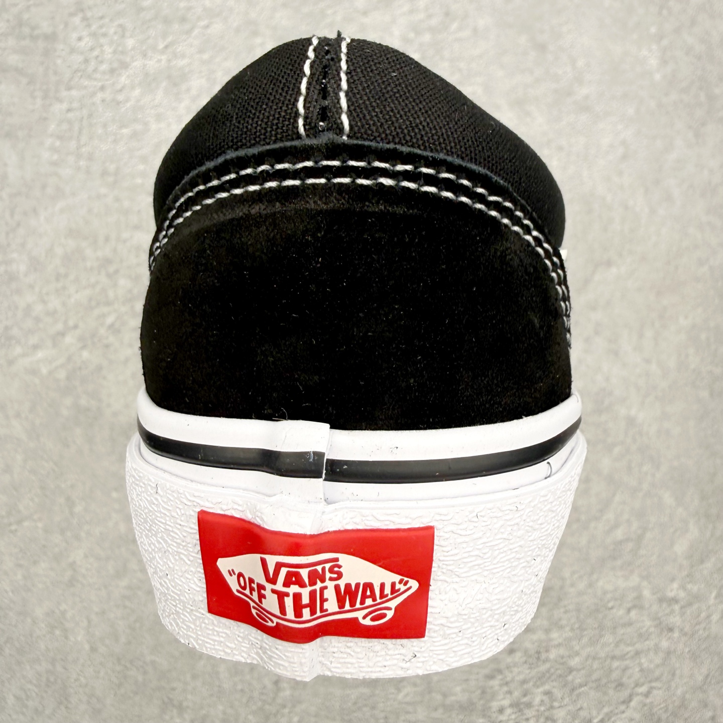 Vans Old Skool 经典黑白 魔术贴经典黑白搭配魔术贴设计 穿脱省心 麂皮搭配帆布材质透气不闷