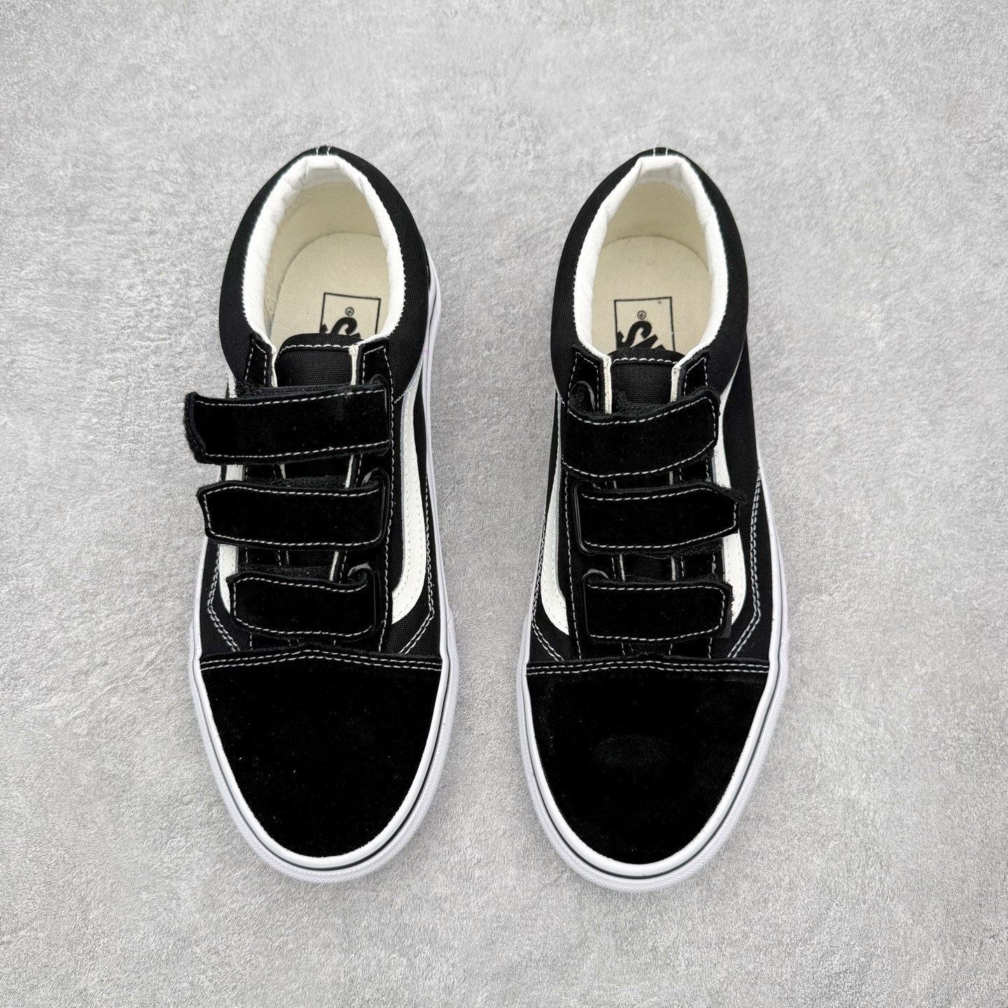 Vans Old Skool 经典黑白 魔术贴经典黑白搭配魔术贴设计 穿脱省心 麂皮搭配帆布材质透气不闷