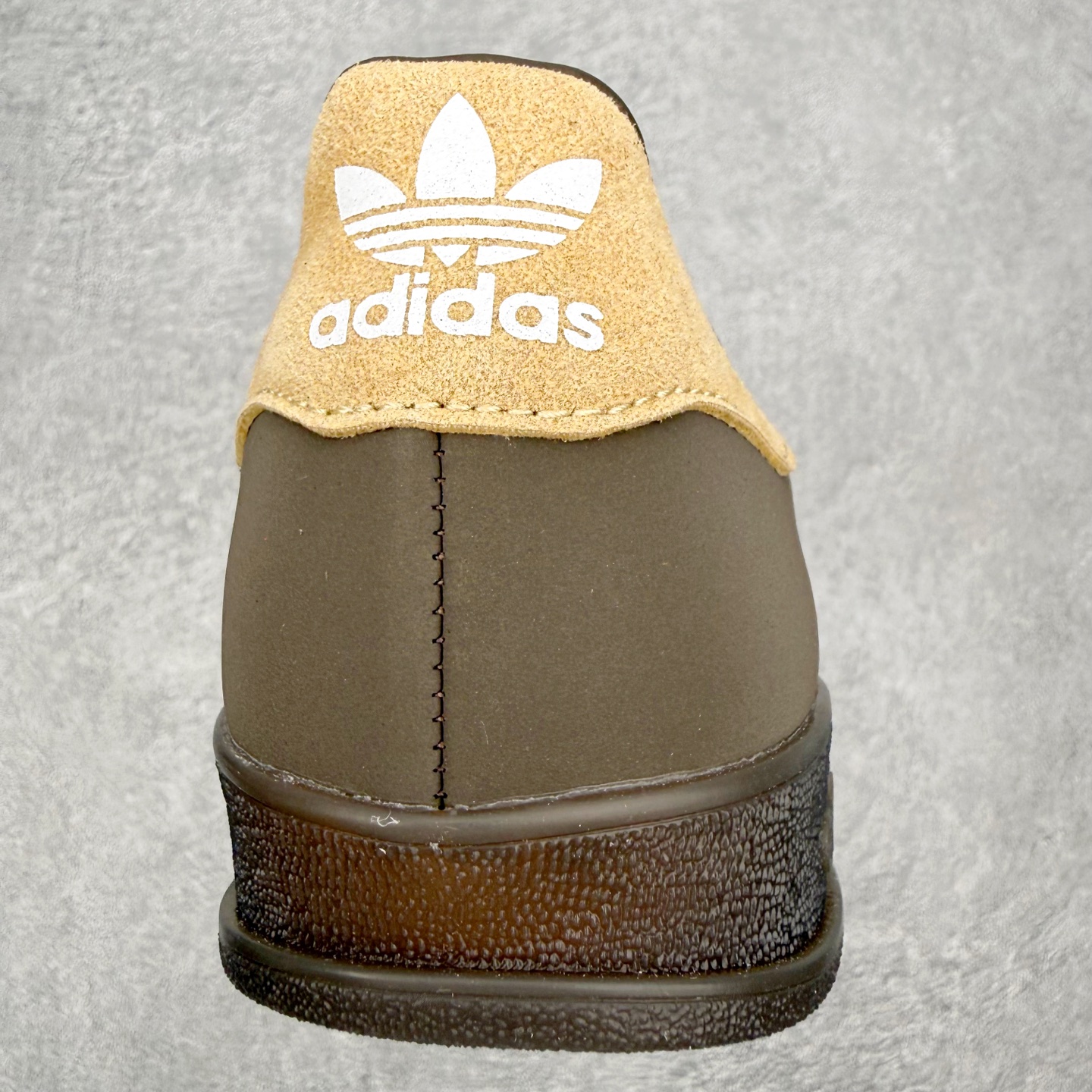 AD Gazelle Indoor Trainers 羚羊内训系列低帮复古百搭休闲运动德训风板鞋 JQ8