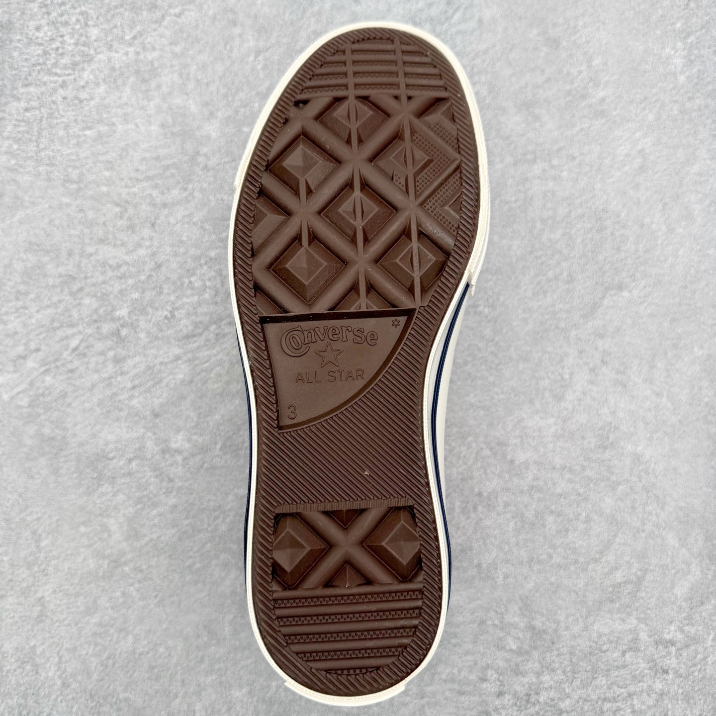 Converse Chuck 1970S SNL 樱花粉延续70s的经典鞋型工艺搭配粉色鞋面和橙色鞋带 