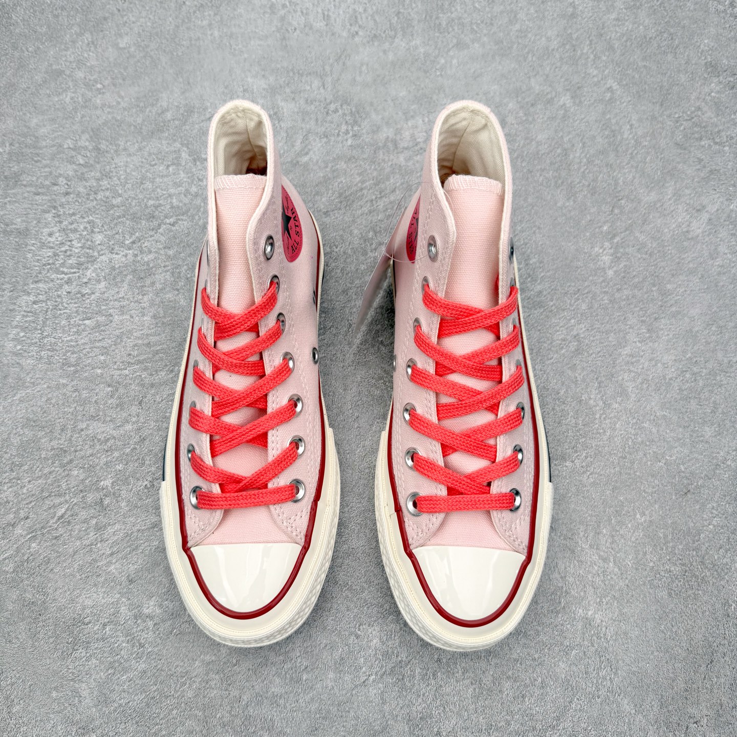 Converse Chuck 1970S SNL 樱花粉延续70s的经典鞋型工艺搭配粉色鞋面和橙色鞋带 