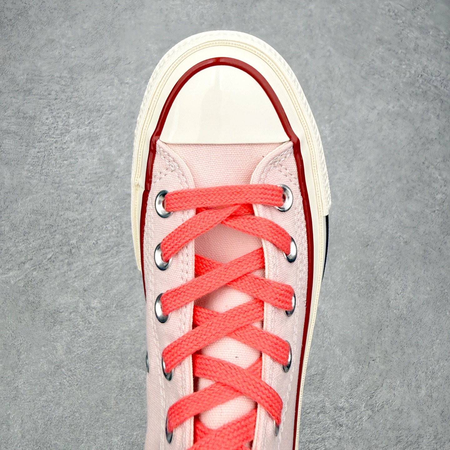 Converse Chuck 1970S SNL 樱花粉延续70s的经典鞋型工艺搭配粉色鞋面和橙色鞋带 