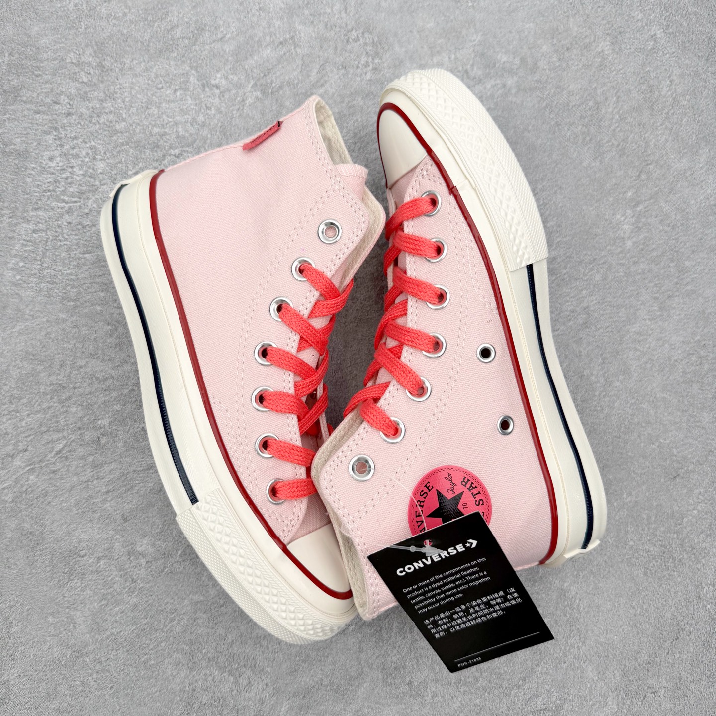 Converse Chuck 1970S SNL 樱花粉延续70s的经典鞋型工艺搭配粉色鞋面和橙色鞋带 