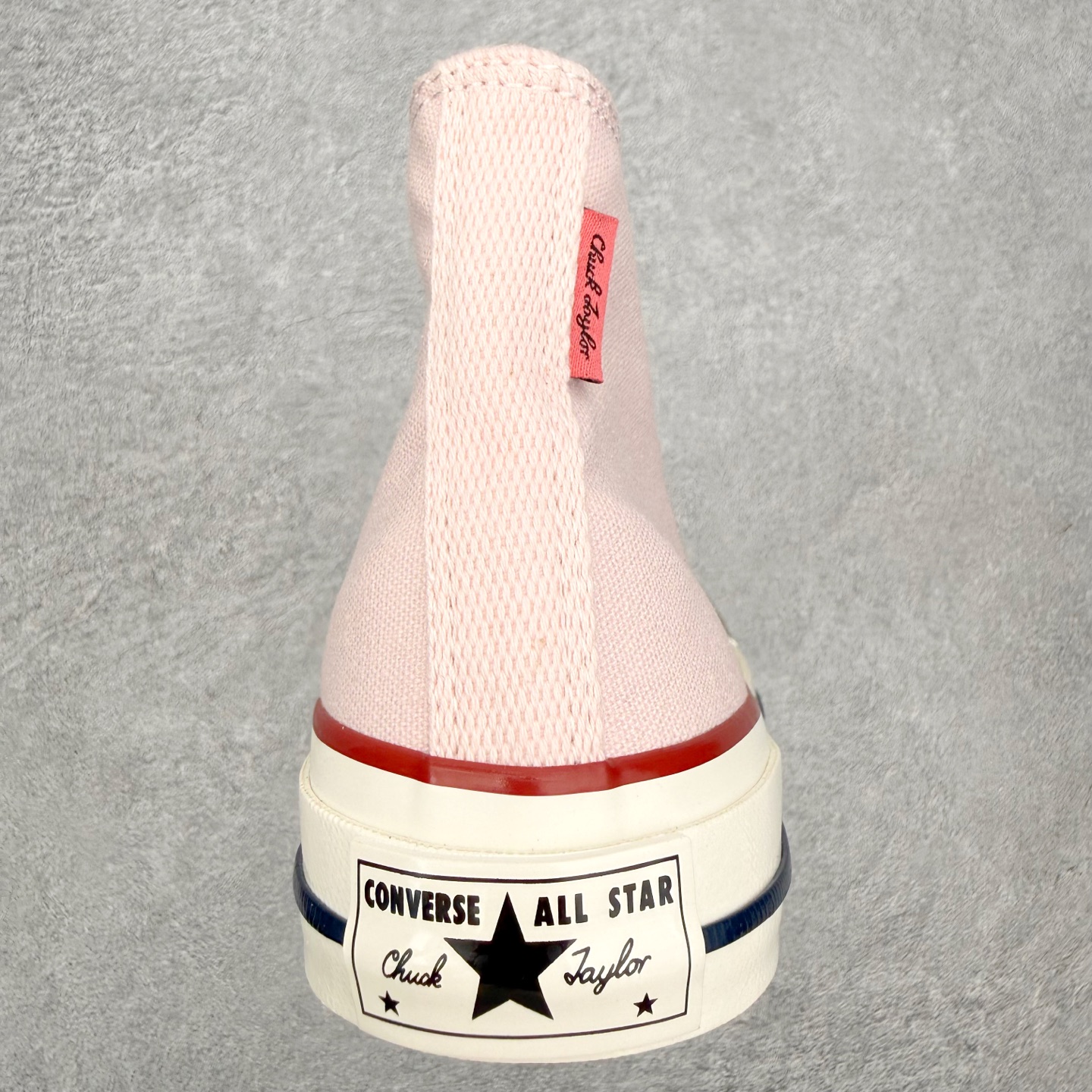Converse Chuck 1970S SNL 樱花粉延续70s的经典鞋型工艺搭配粉色鞋面和橙色鞋带 