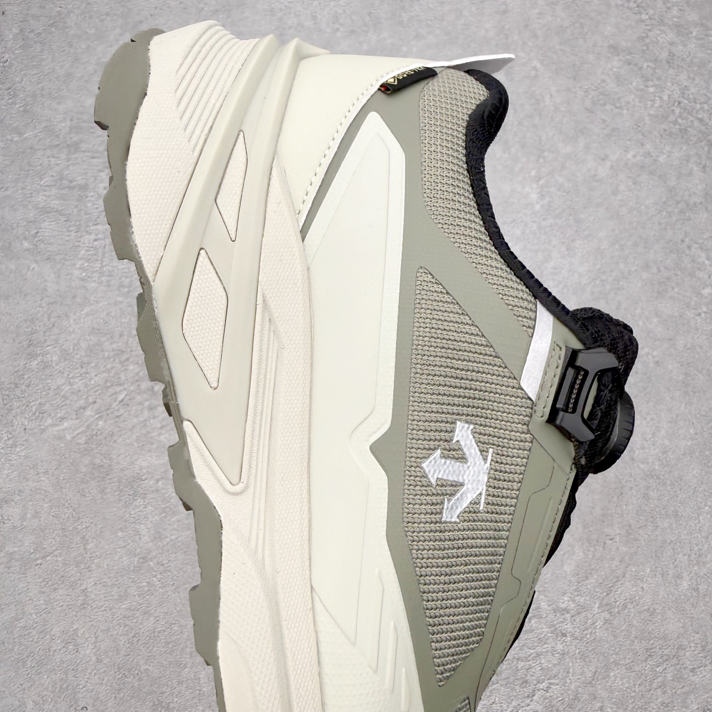 迪桑特DESCENTE Enerzite MTN SPRINT WIRE GTX 舒适通勤BOA 跑步鞋