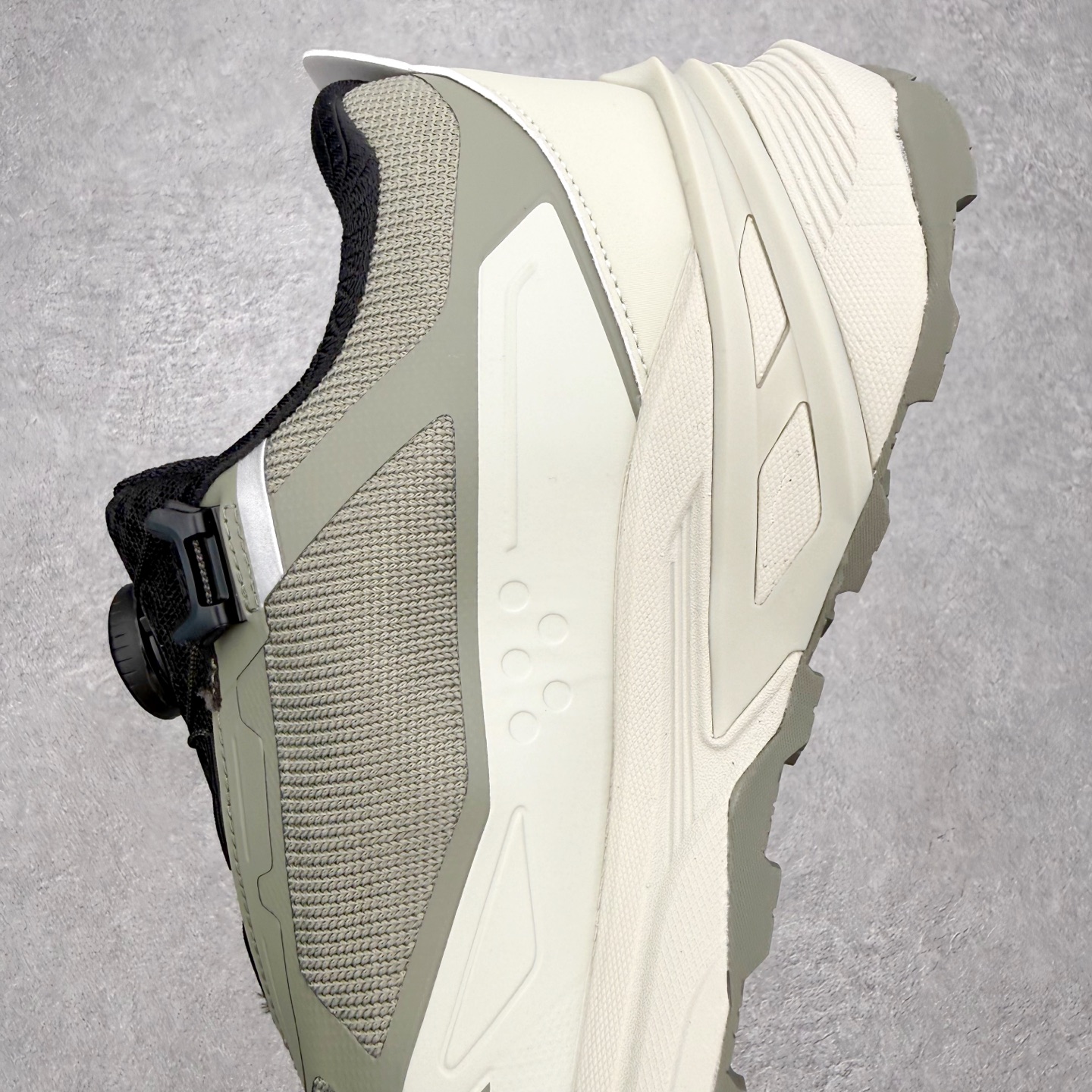 迪桑特DESCENTE Enerzite MTN SPRINT WIRE GTX 舒适通勤BOA 跑步鞋