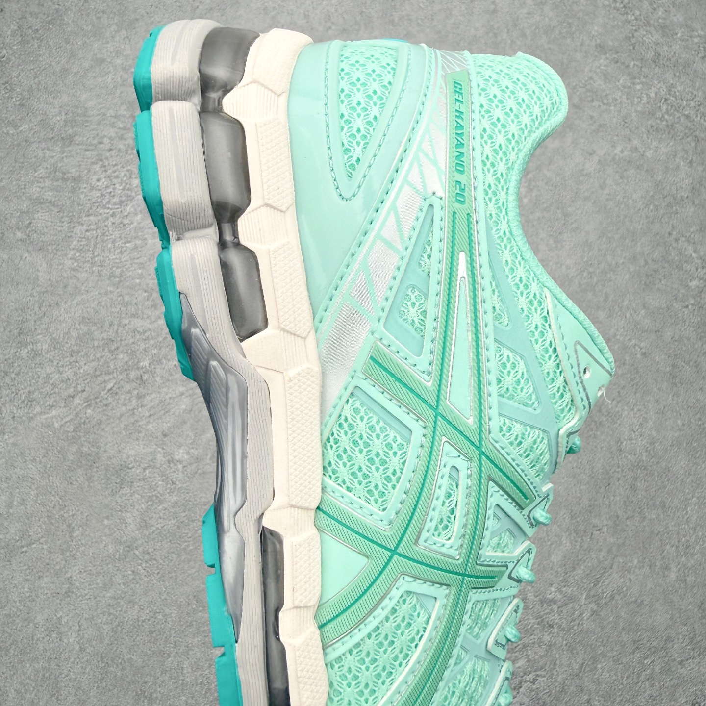 Asics Gel-kayano 20 亚瑟士舒适时尚低帮跑步鞋 GEL-KAYANO 20代问世于20