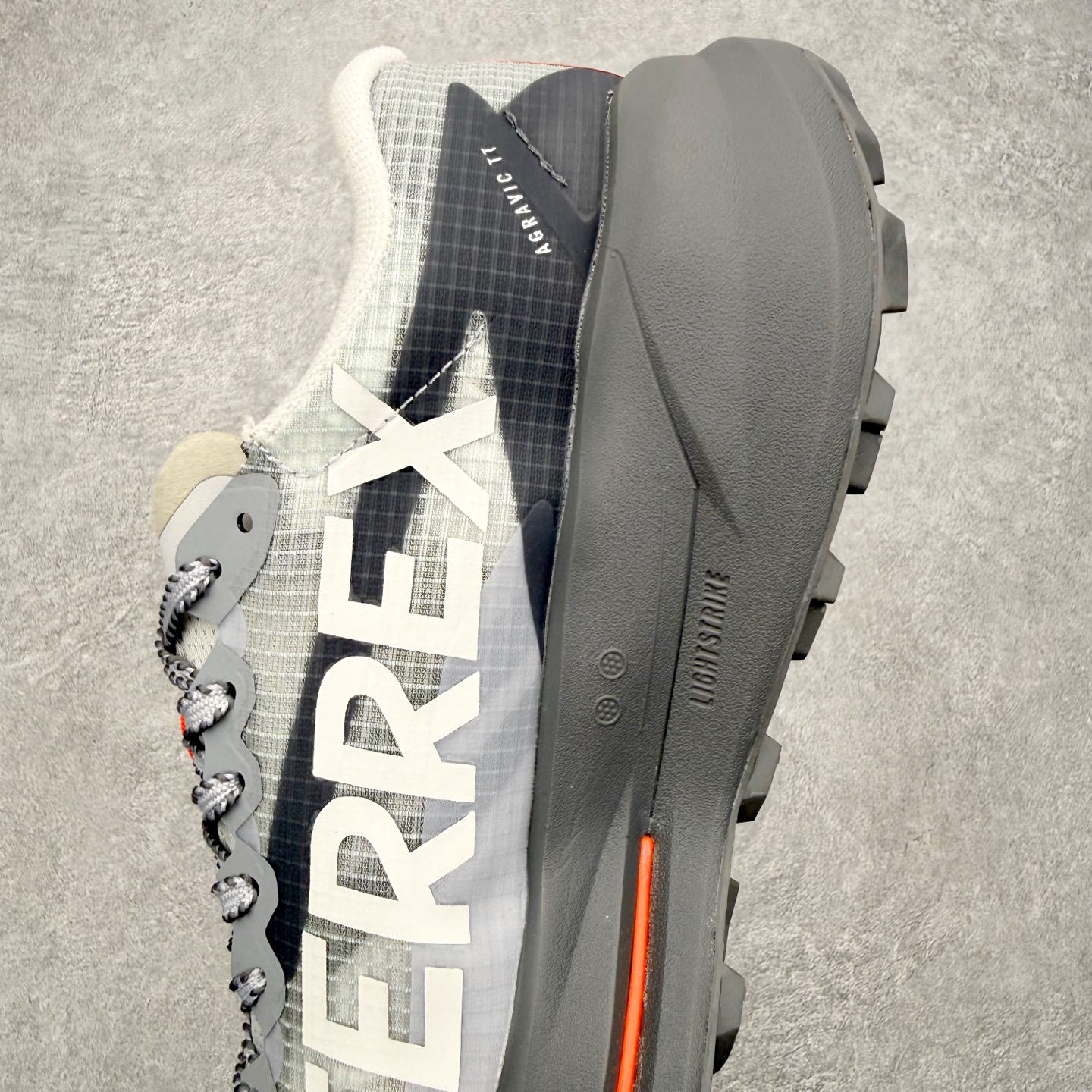 AD Terrex Agravic speed ultra 2 舒适耐用跑步鞋 运动休闲跑鞋 采用较薄的