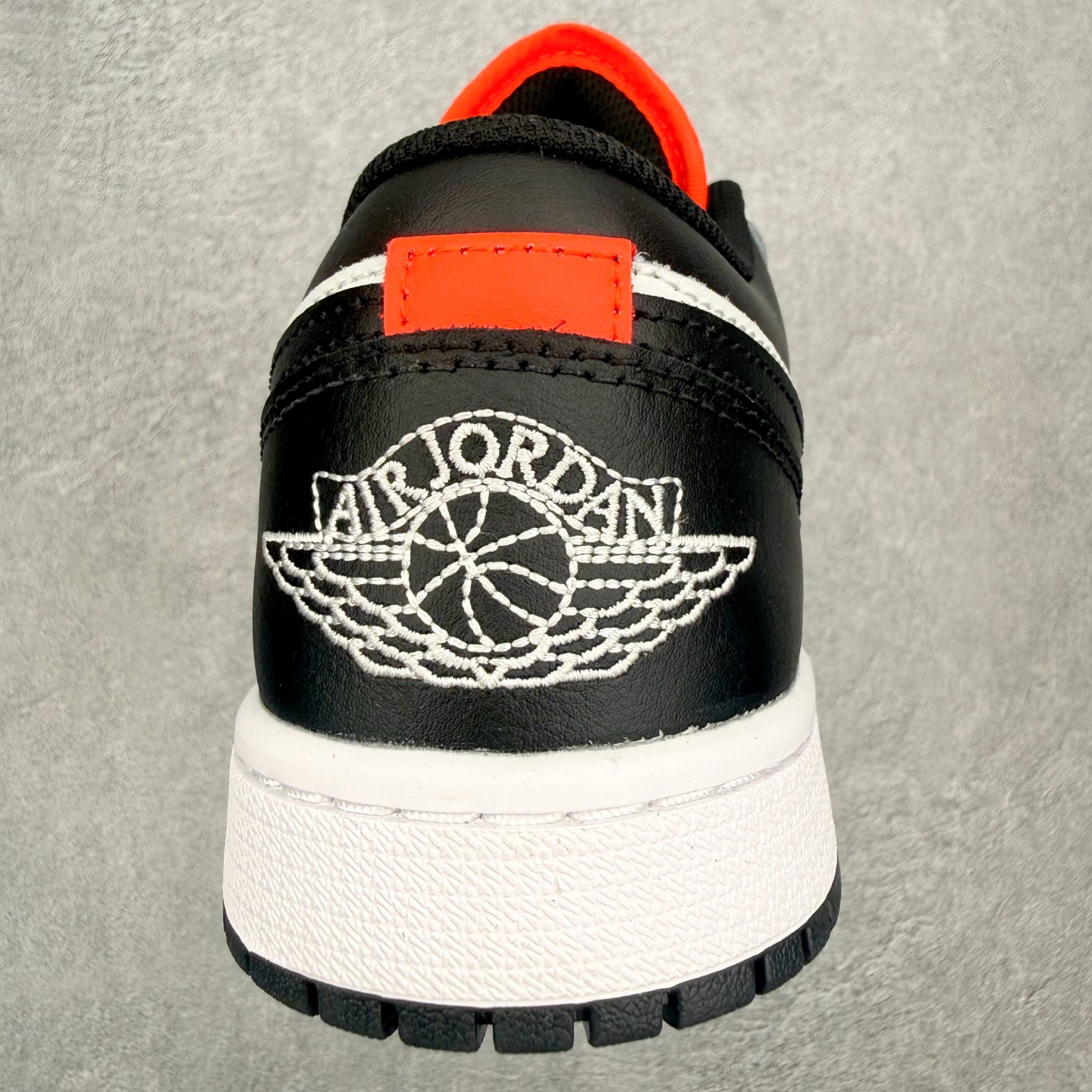 Air Jordan AJ1 Low 低帮 黑灰红 -045 终端优势供应 市面中低帮最具代表性版本没有