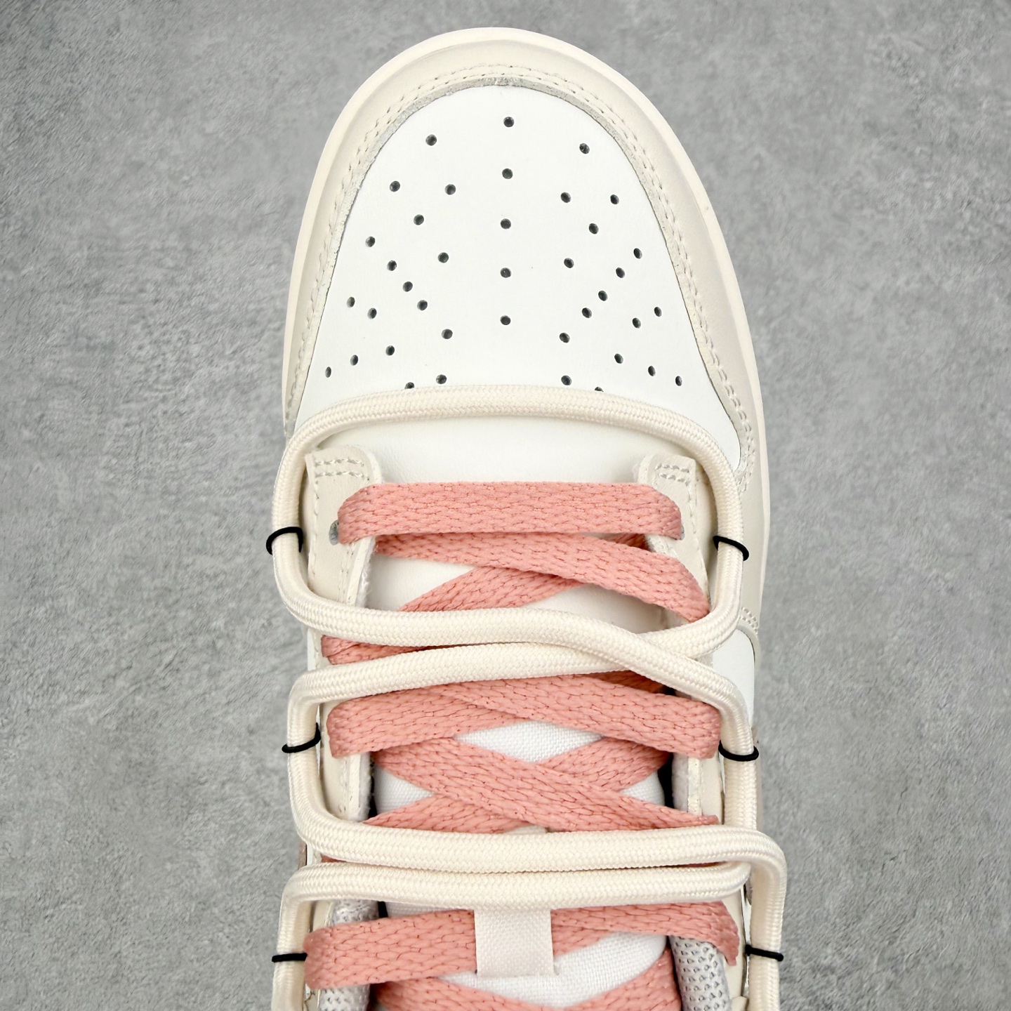 ＃YC纯原 NK Dunk Low 射手座 HF5441-100 此款鞋面以米白色为主调，如同射手座向往
