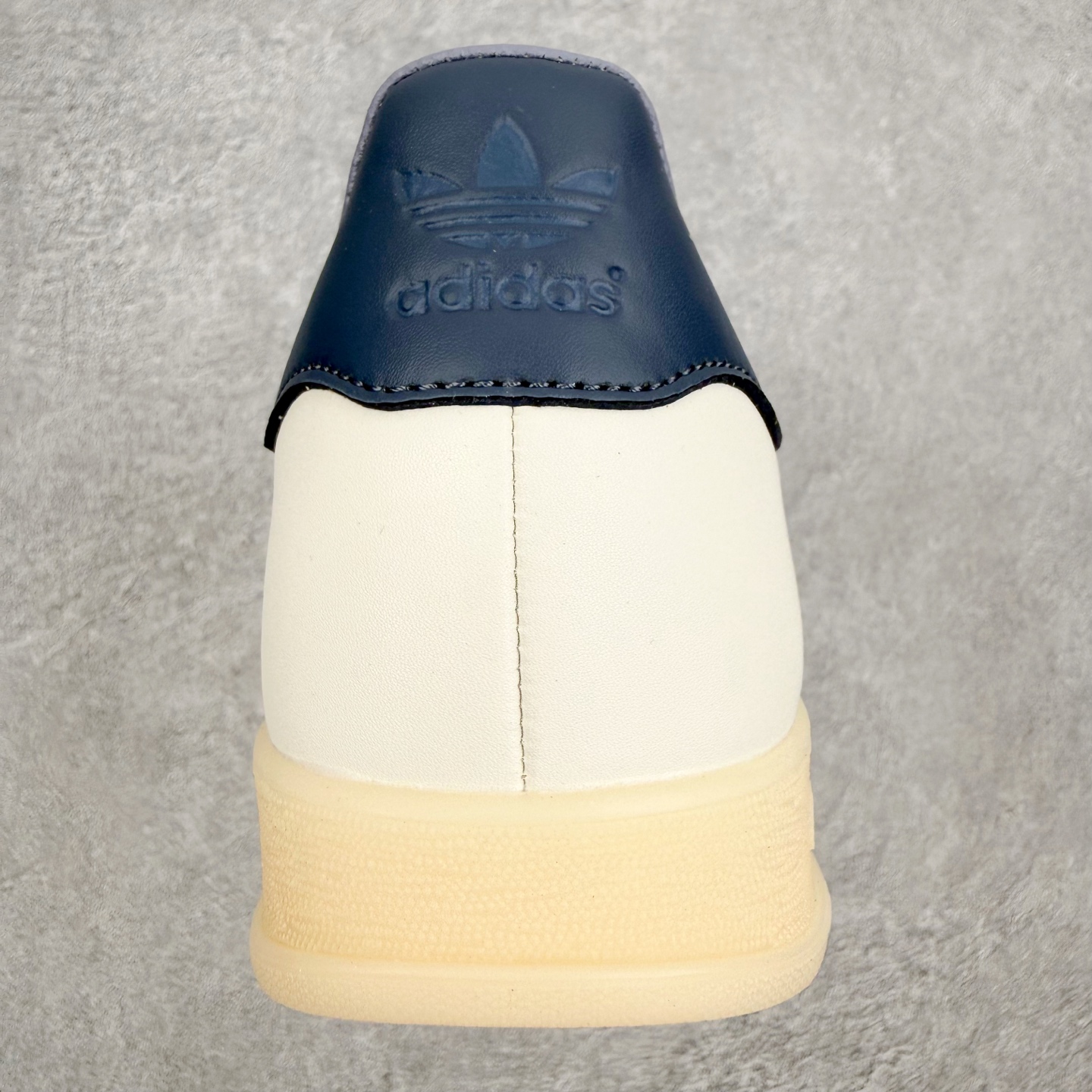 AD Gazelle Indoor Trainers 羚羊内训系列低帮复古百搭休闲运动德训风板鞋 IG1