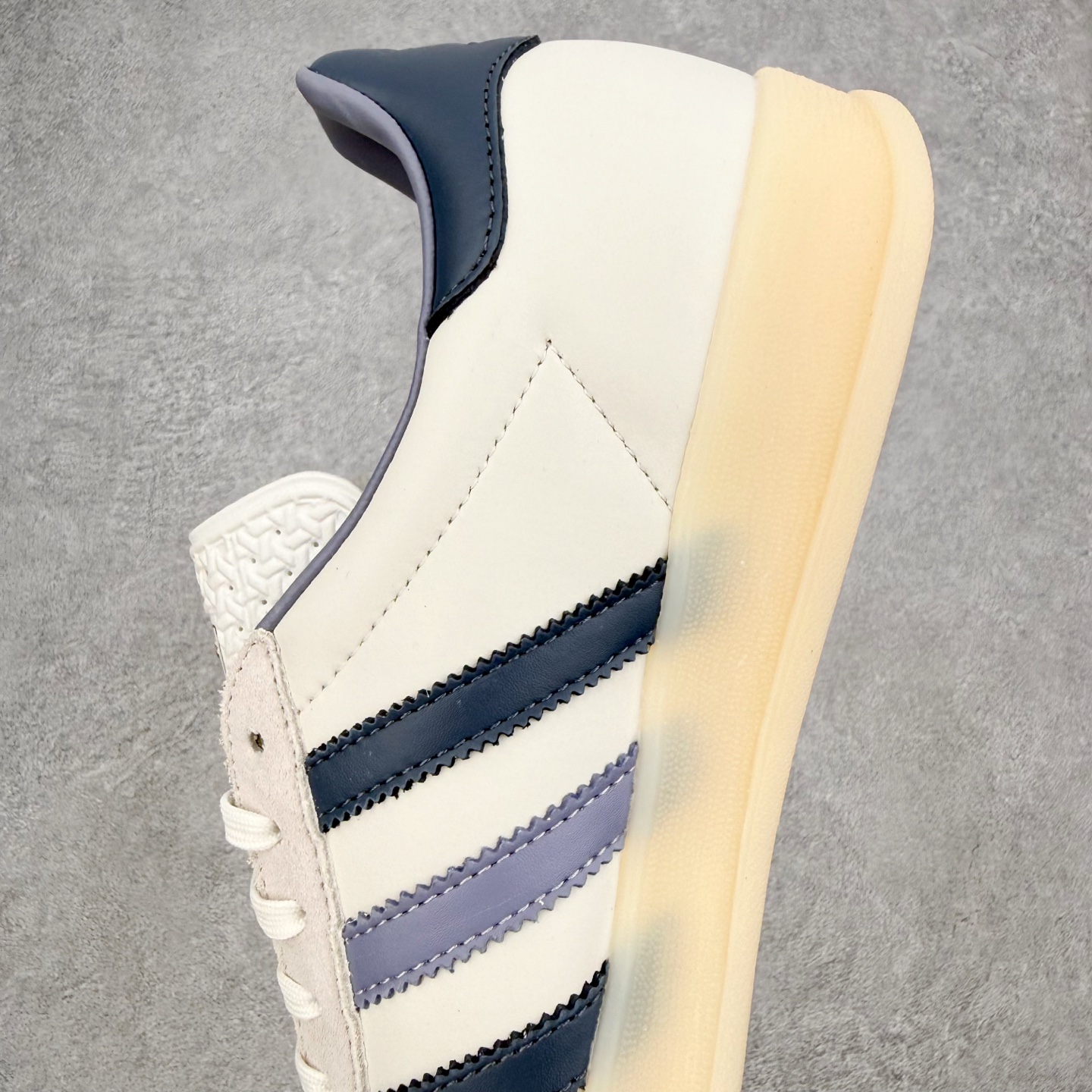 AD Gazelle Indoor Trainers 羚羊内训系列低帮复古百搭休闲运动德训风板鞋 IG1