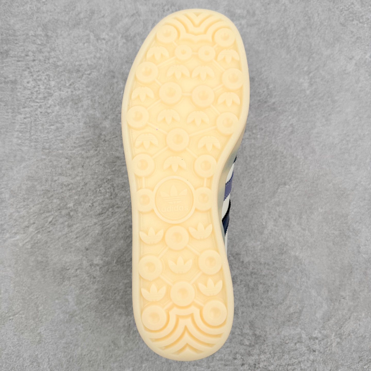 AD Gazelle Indoor Trainers 羚羊内训系列低帮复古百搭休闲运动德训风板鞋 IG1
