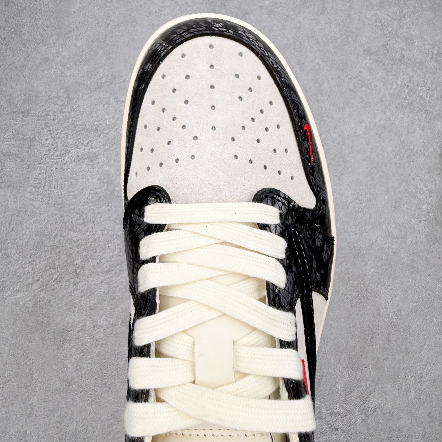 ＃福利特价‼️Air Jordan AJ1 Low 低帮倒钩联名定制配色 原厂内置气垫魔块 A模大底 头