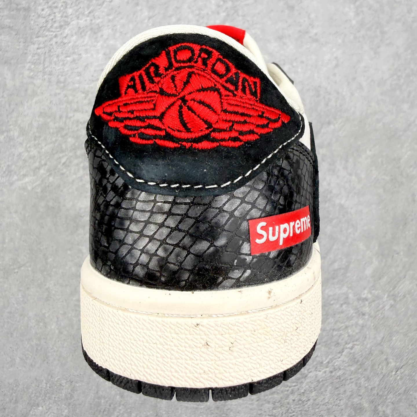 ＃福利特价‼️Air Jordan AJ1 Low 低帮倒钩联名定制配色 原厂内置气垫魔块 A模大底 头