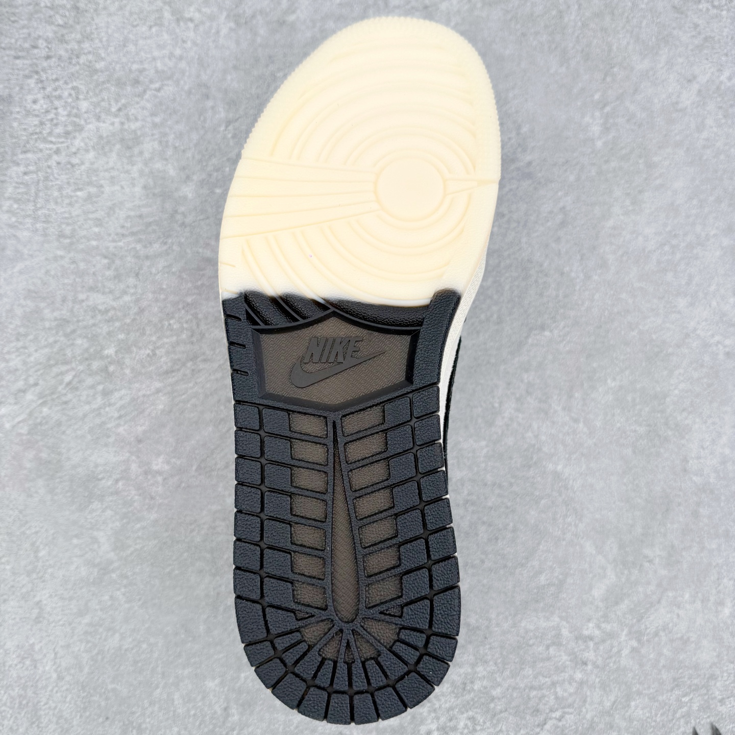 ＃福利特价‼️Air Jordan AJ1 Low 低帮倒钩联名定制配色 原厂内置气垫魔块 A模大底 头