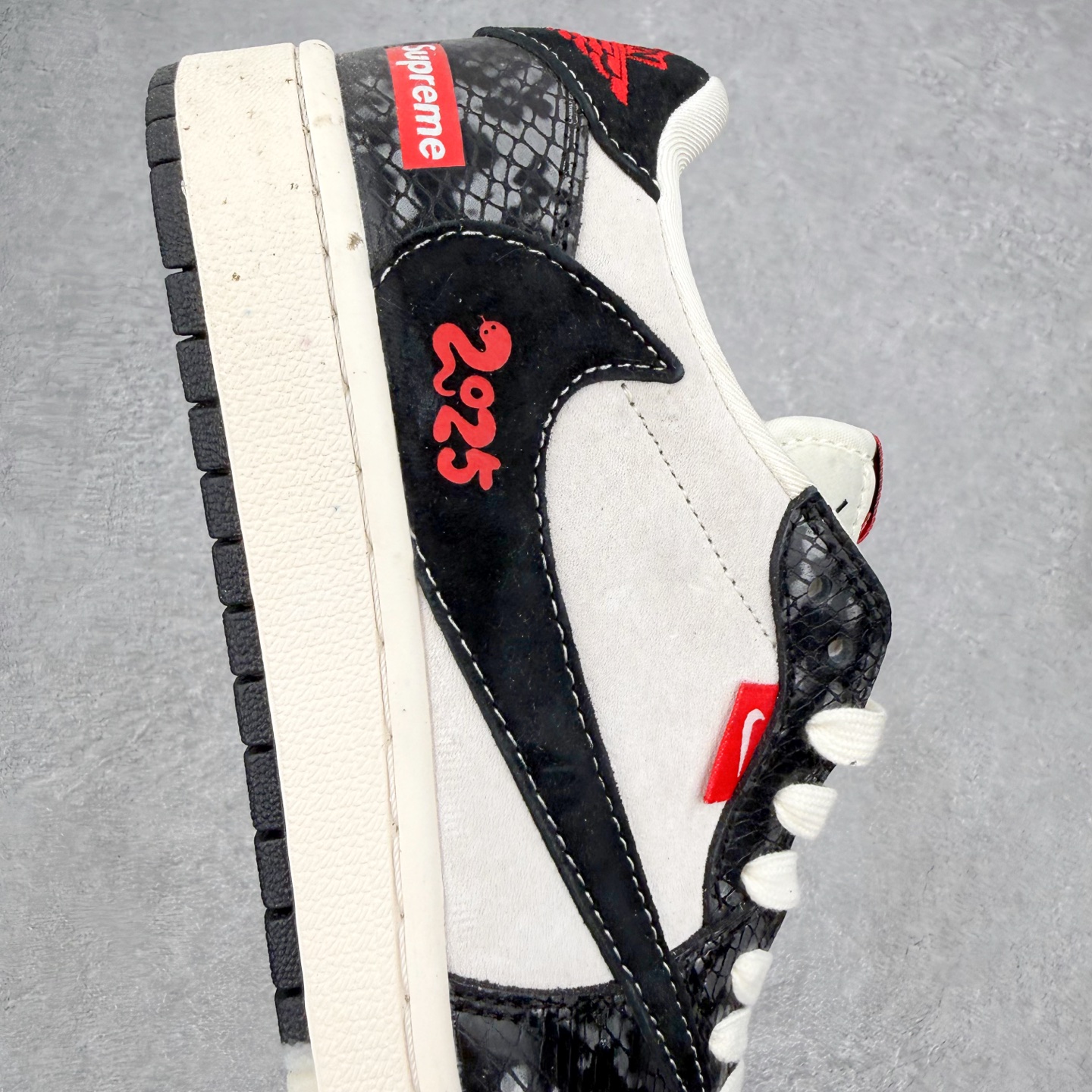 ＃福利特价‼️Air Jordan AJ1 Low 低帮倒钩联名定制配色 原厂内置气垫魔块 A模大底 头