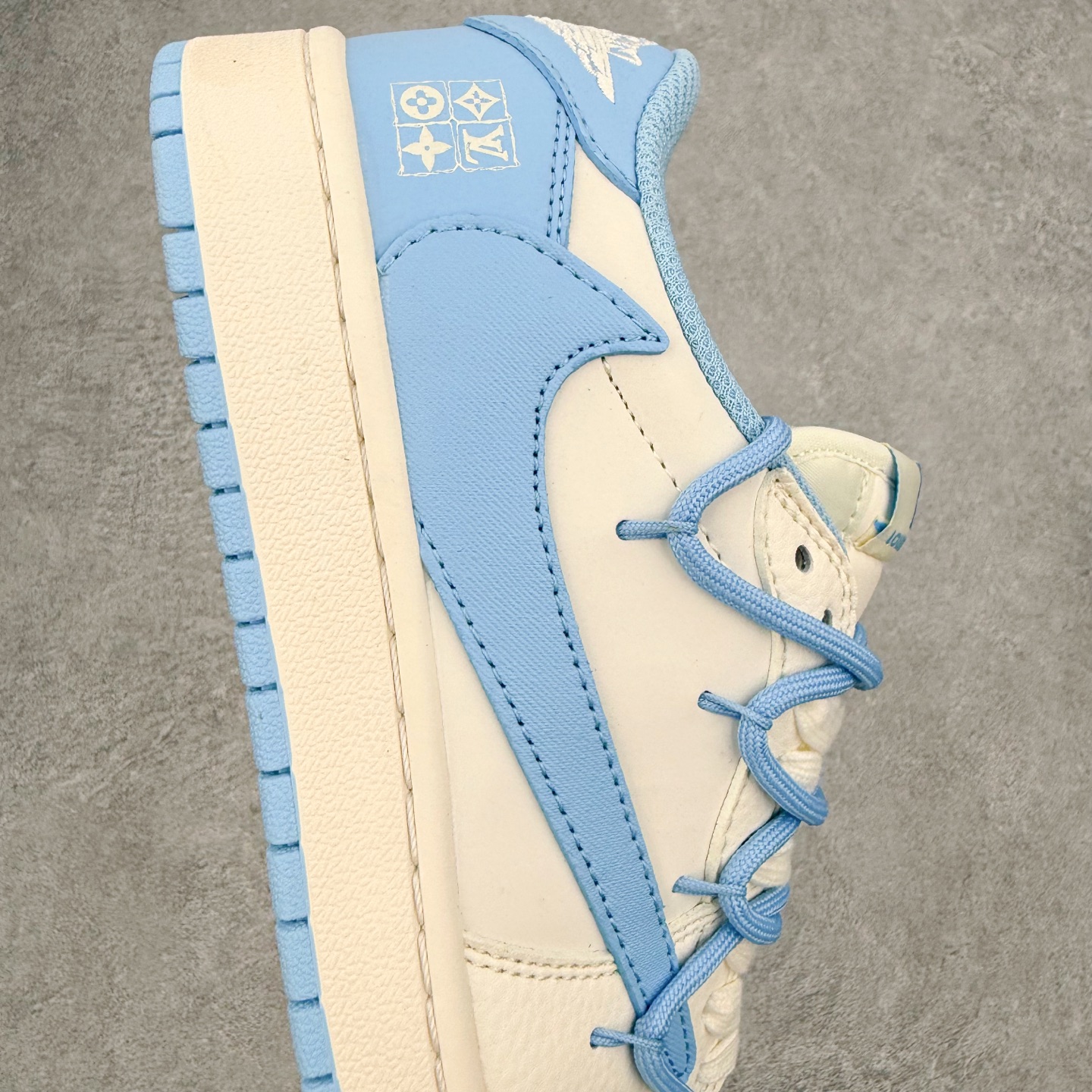 ＃福利特价‼️Air Jordan AJ1 Low 低帮倒钩联名定制配色 原厂内置气垫魔块 A模大底 头