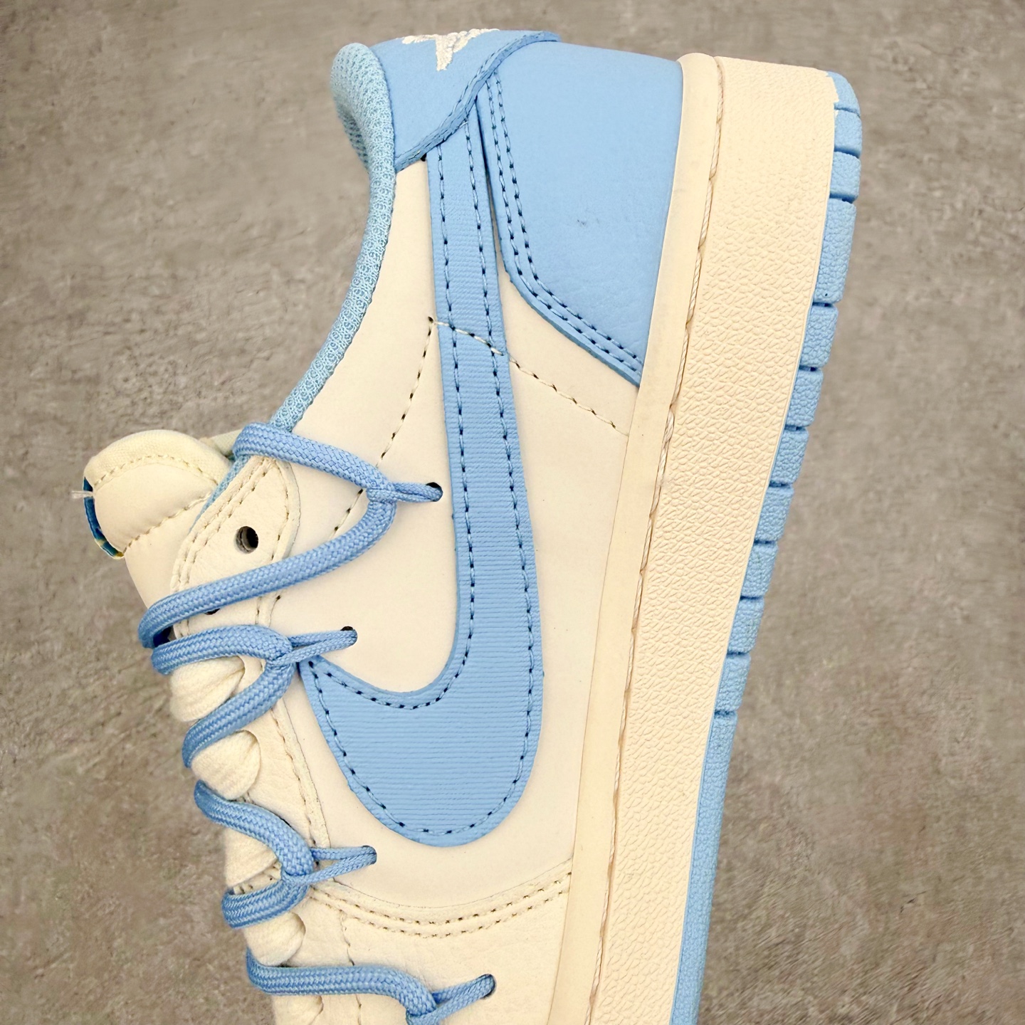 ＃福利特价‼️Air Jordan AJ1 Low 低帮倒钩联名定制配色 原厂内置气垫魔块 A模大底 头