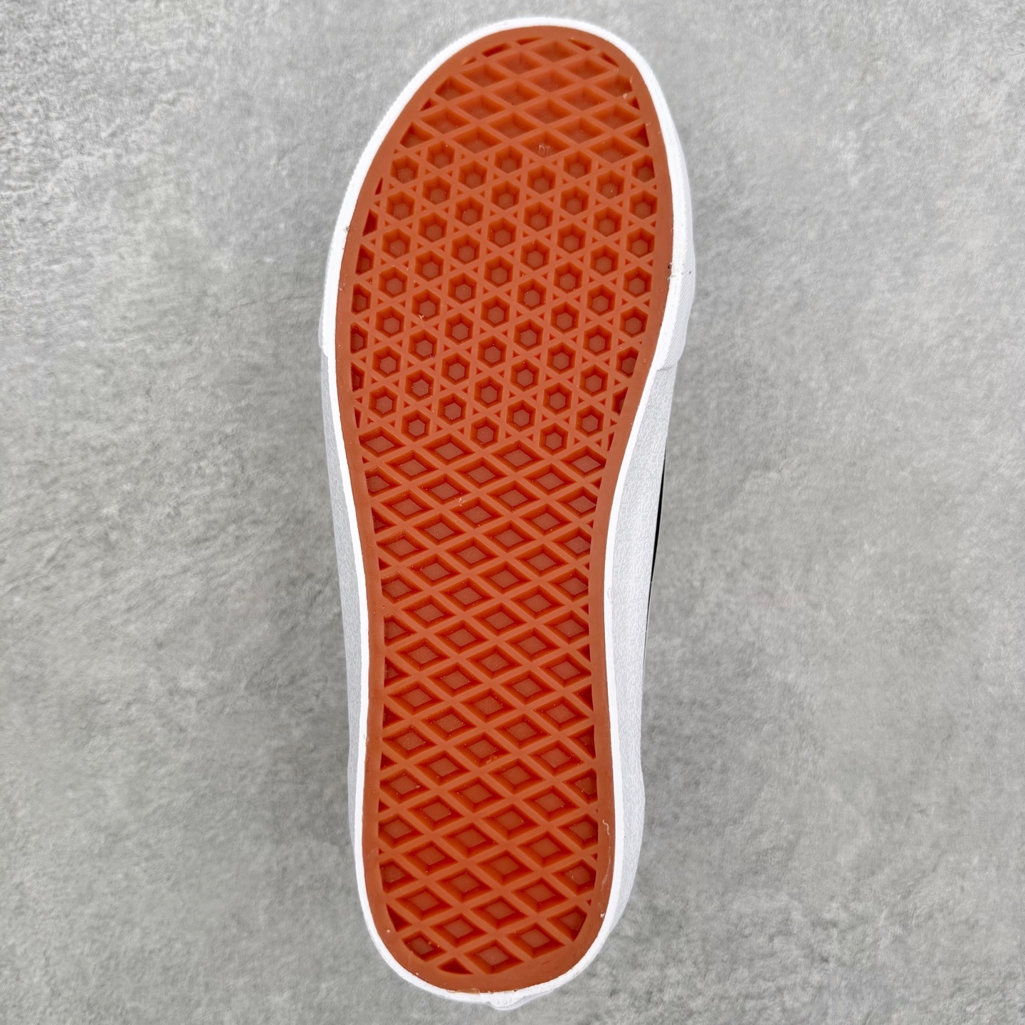 Vans Old Skool 米灰拼色官方新款 低帮休闲硫化帆布鞋鞋面采用翻毛皮搭配帆布材质打造 从鞋型