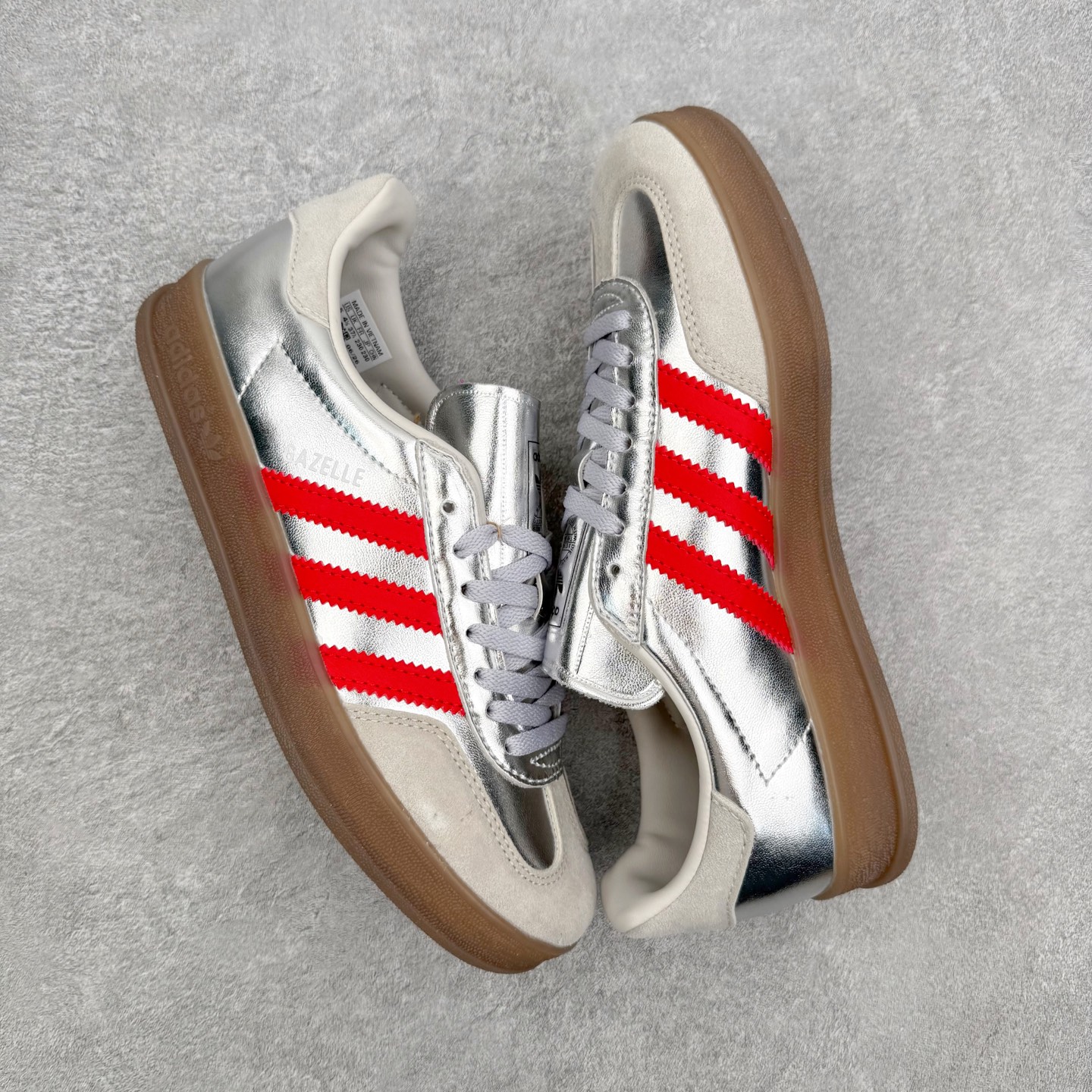 AD Gazelle Indoor Trainers 羚羊内训系列低帮复古百搭休闲运动德训风板鞋 JR2