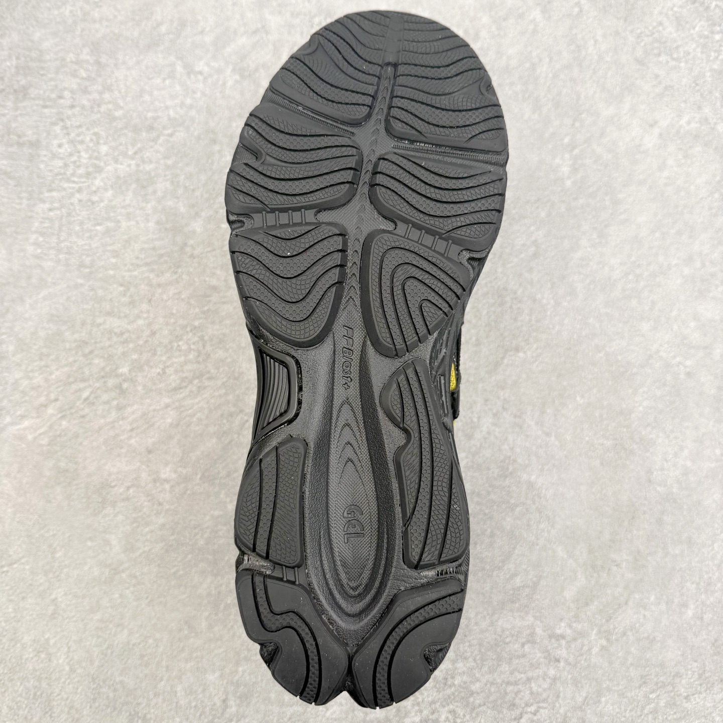 图片[9]-＃XN Asics GEL-NYC 2.0 亚瑟士防滑耐磨透气低帮复古运动休闲运动鞋 欧美外贸特供批次 全网最全系列配色 致敬千禧跑鞋黄金年代，从品牌档案库中汲取灵感，将GEL‑NIMBUS 3、GEL‑MC PLUS V、GEL‑CUMULUS 16三大传奇鞋款精髓融于一体 以现代设计语言重构复古轮廓，打造兼具潮流颜值与专业脚感的都市休闲鞋款，为街头注入经典运动基因。经典鞋面：以2000年初GEL‑NIMBUS 3为原型，融合GEL‑MC PLUS V的层次结构，网眼、合成革、牛剖层皮革多元材质拼接，质感丰富，复古氛围拉满。层次线条：鞋身立体线条与经典虎爪纹，还原年代跑鞋设计精髓，低饱和配色简约高级，适配各种穿搭风格。细节质感：鞋舌刺绣LOGO、后跟定型包裹、透气网眼结构，兼顾颜值与实用性。核心科技 GEL缓震胶：前后掌搭载ASICS标志性GEL缓震科技，高效吸收地面冲击，行走慢跑柔软回弹，久穿不累。尺码：36 37 37.5 38 39 39.5 40 40.5 41.5 42 42.5 43.5 44 44.5 45 46.5 47.5-选品中心