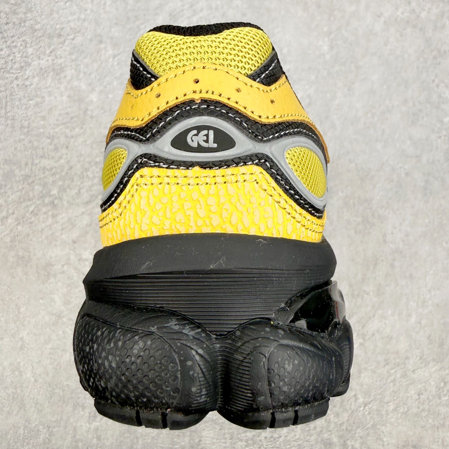 图片[8]-＃XN Asics GEL-NYC 2.0 亚瑟士防滑耐磨透气低帮复古运动休闲运动鞋 欧美外贸特供批次 全网最全系列配色 致敬千禧跑鞋黄金年代，从品牌档案库中汲取灵感，将GEL‑NIMBUS 3、GEL‑MC PLUS V、GEL‑CUMULUS 16三大传奇鞋款精髓融于一体 以现代设计语言重构复古轮廓，打造兼具潮流颜值与专业脚感的都市休闲鞋款，为街头注入经典运动基因。经典鞋面：以2000年初GEL‑NIMBUS 3为原型，融合GEL‑MC PLUS V的层次结构，网眼、合成革、牛剖层皮革多元材质拼接，质感丰富，复古氛围拉满。层次线条：鞋身立体线条与经典虎爪纹，还原年代跑鞋设计精髓，低饱和配色简约高级，适配各种穿搭风格。细节质感：鞋舌刺绣LOGO、后跟定型包裹、透气网眼结构，兼顾颜值与实用性。核心科技 GEL缓震胶：前后掌搭载ASICS标志性GEL缓震科技，高效吸收地面冲击，行走慢跑柔软回弹，久穿不累。尺码：36 37 37.5 38 39 39.5 40 40.5 41.5 42 42.5 43.5 44 44.5 45 46.5 47.5-选品中心