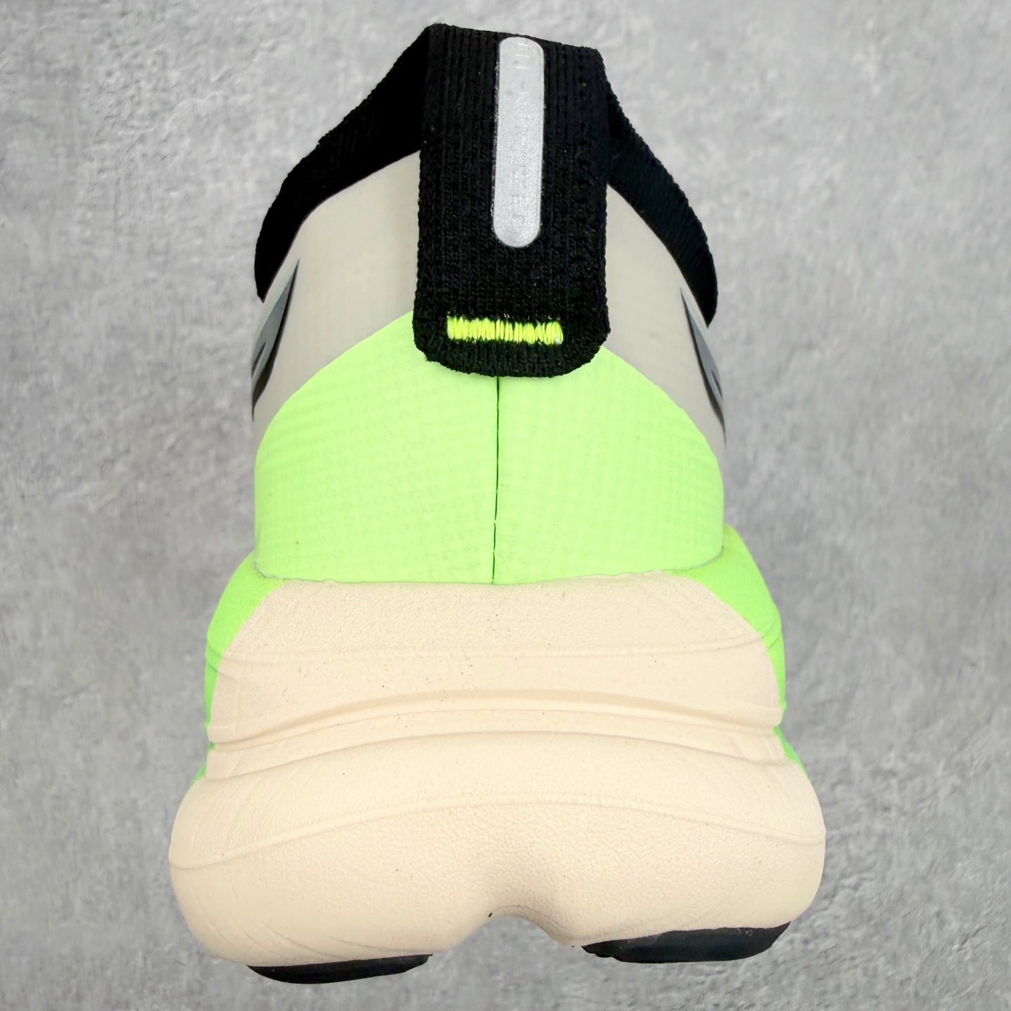 Asics GEL-Nimbus 28 亚瑟士缓震跑鞋 近年复古风潮的势头很旺 ASICS一直坚信保持身
