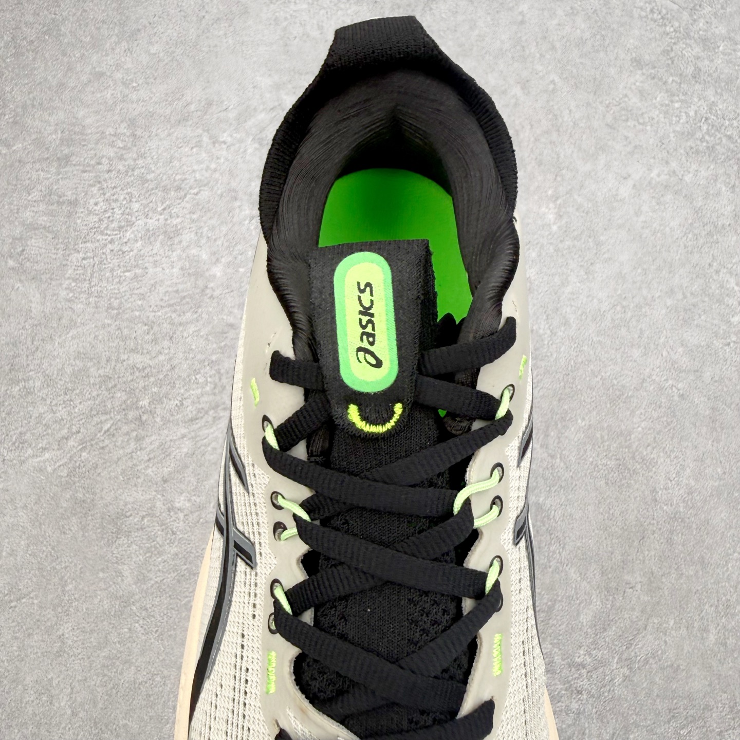 Asics GEL-Nimbus 28 亚瑟士缓震跑鞋 近年复古风潮的势头很旺 ASICS一直坚信保持身
