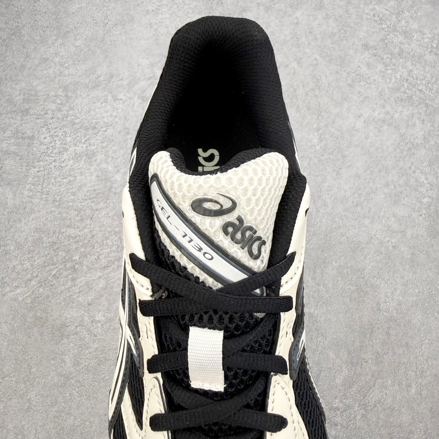 ＃XN Asics Gel-1130 亚瑟士系列低帮复古休闲运动慢跑鞋 整双鞋在鞋面部分选用网眼布与皮革