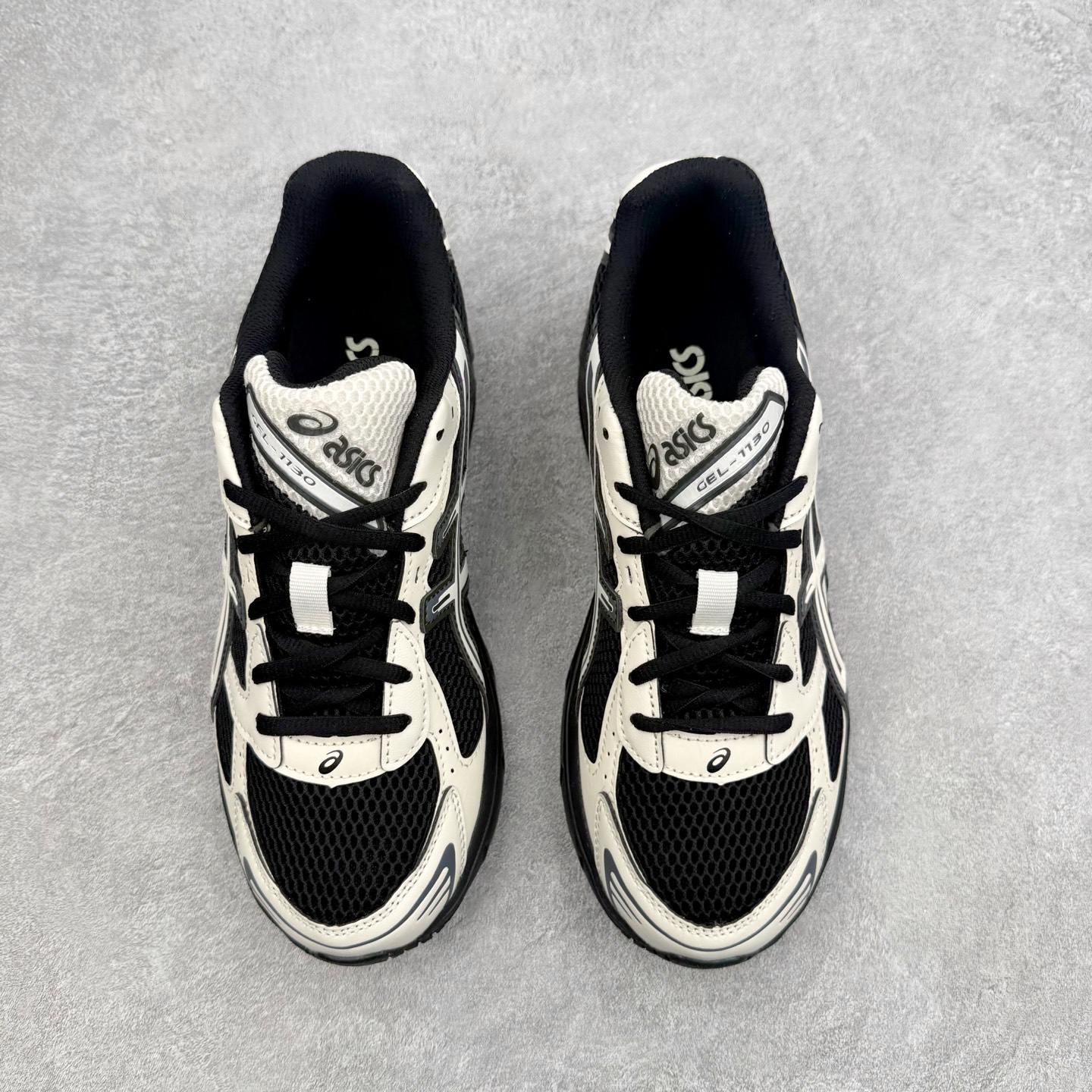 ＃XN Asics Gel-1130 亚瑟士系列低帮复古休闲运动慢跑鞋 整双鞋在鞋面部分选用网眼布与皮革