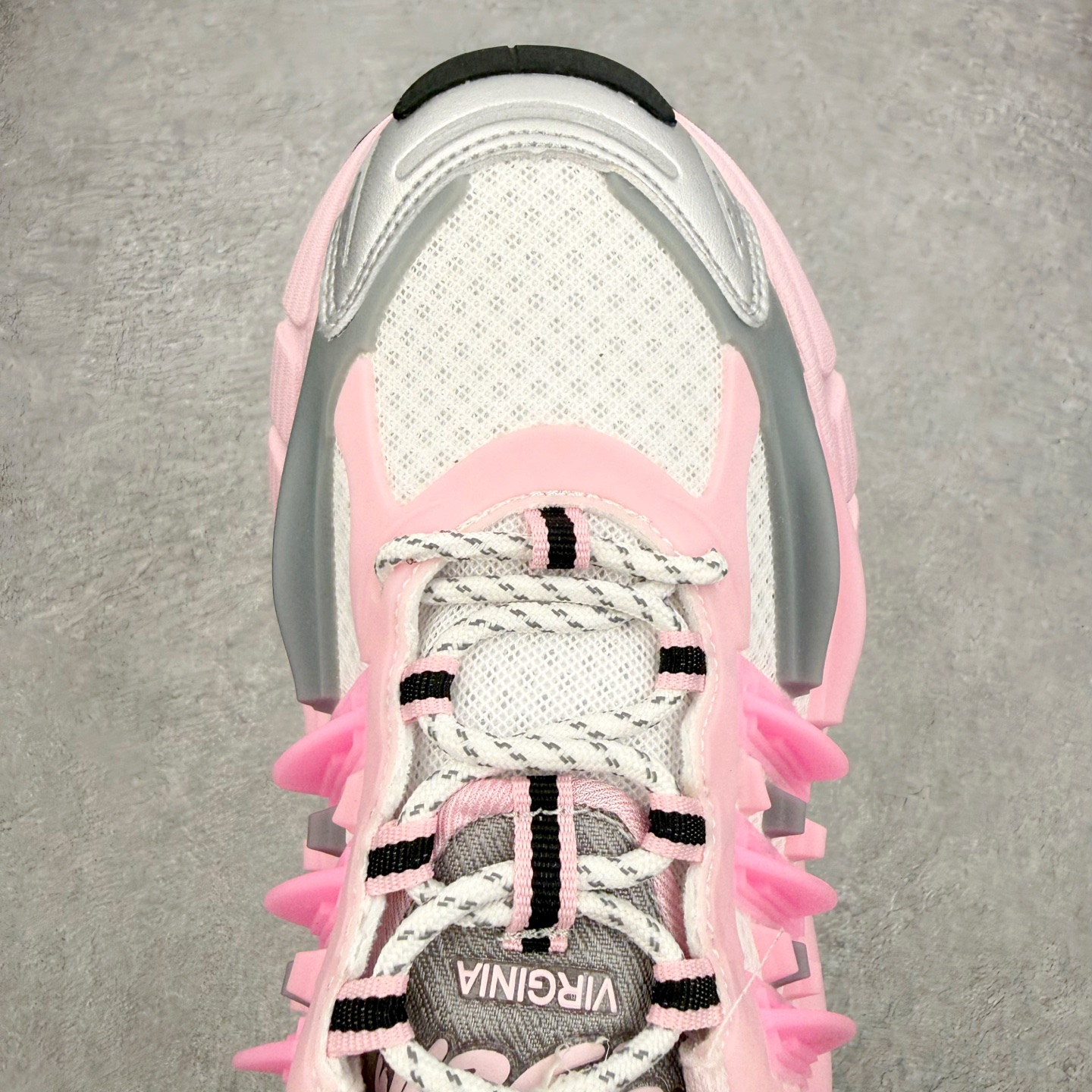 图片[4]-Pharrell x adidas Adistar Jellyfish 低帮水母复古风老爹鞋 Adistar Cushion联名出的这款复古老爹鞋简直是未来科技感十足 以3D风格焕新演绎标志性三条纹 为造型添上点睛之笔 金属质感视觉效果TPU自带哑光反射 非常的细节 最大的亮点无疑是鞋屁股 大块的tpu包裹 让增高的大底不再突兀 更显腿长脚细 尺码：36 36.5 37 38 38.5 39 40 40.5 41 42 42.5 43 44 44.5 45 46 47-选品中心