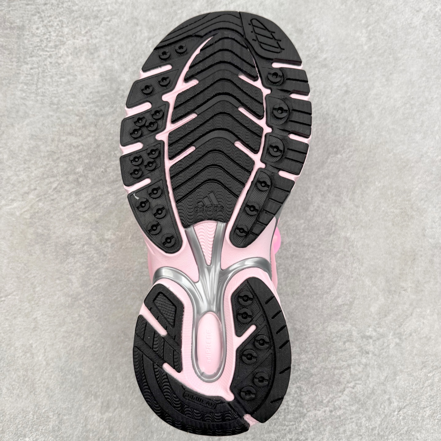 图片[9]-Pharrell x adidas Adistar Jellyfish 低帮水母复古风老爹鞋 Adistar Cushion联名出的这款复古老爹鞋简直是未来科技感十足 以3D风格焕新演绎标志性三条纹 为造型添上点睛之笔 金属质感视觉效果TPU自带哑光反射 非常的细节 最大的亮点无疑是鞋屁股 大块的tpu包裹 让增高的大底不再突兀 更显腿长脚细 尺码：36 36.5 37 38 38.5 39 40 40.5 41 42 42.5 43 44 44.5 45 46 47-选品中心